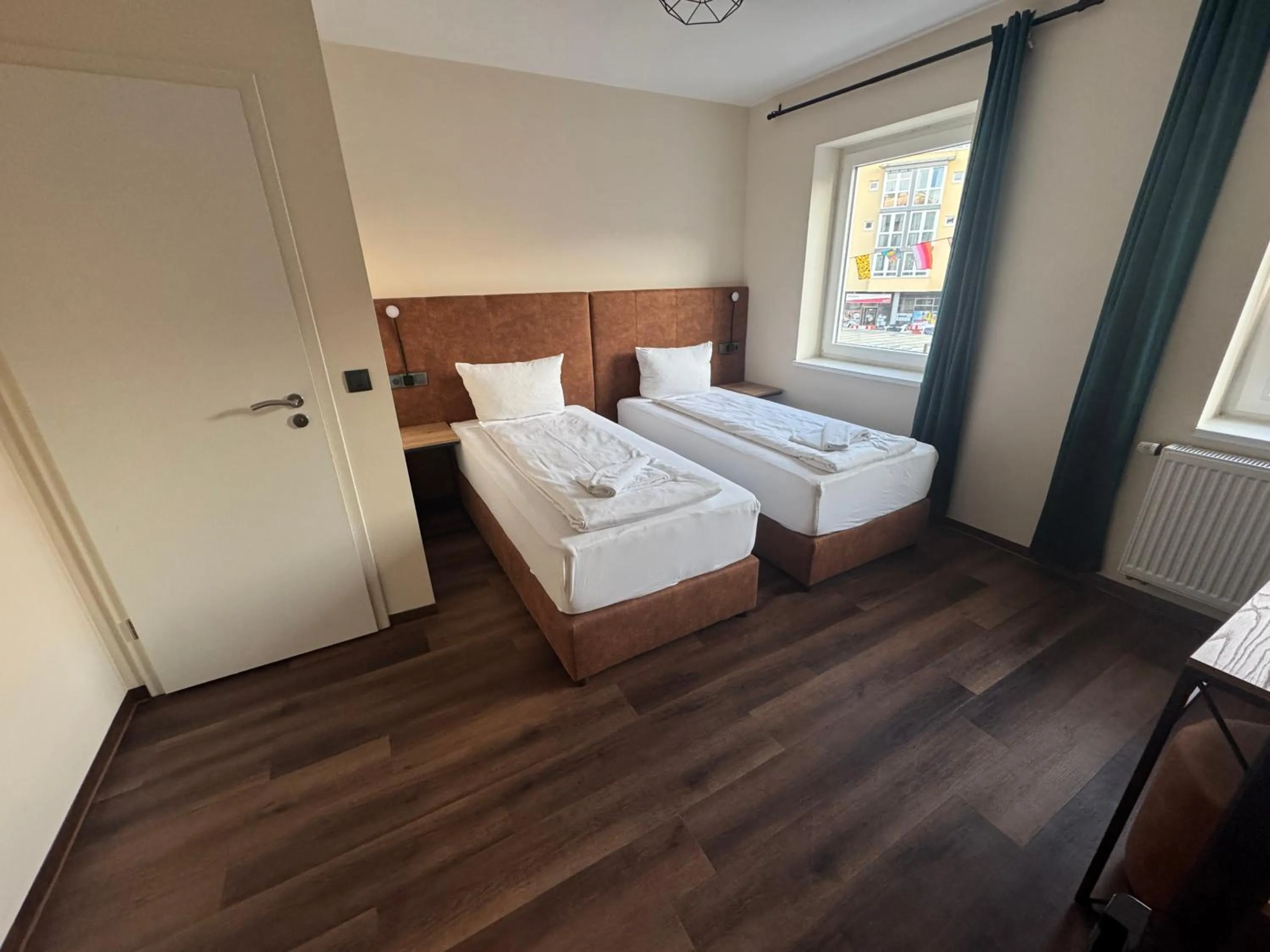 Photo of the whole room, Bed in Hotel Capitol Zentrum - 24h -