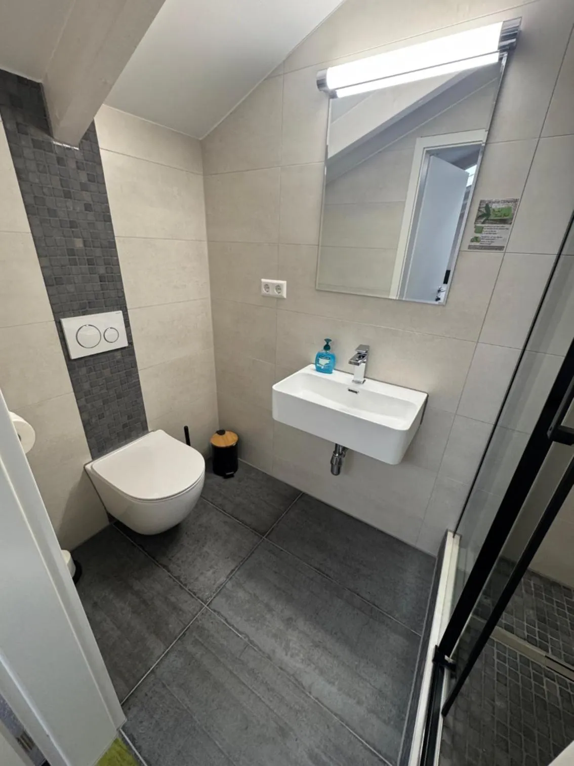 Shower in Hotel Capitol Zentrum - 24h -