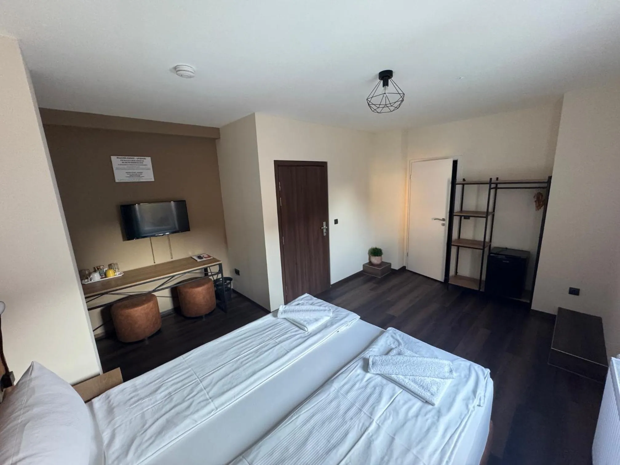 Photo of the whole room, Bed in Hotel Capitol Zentrum - 24h -