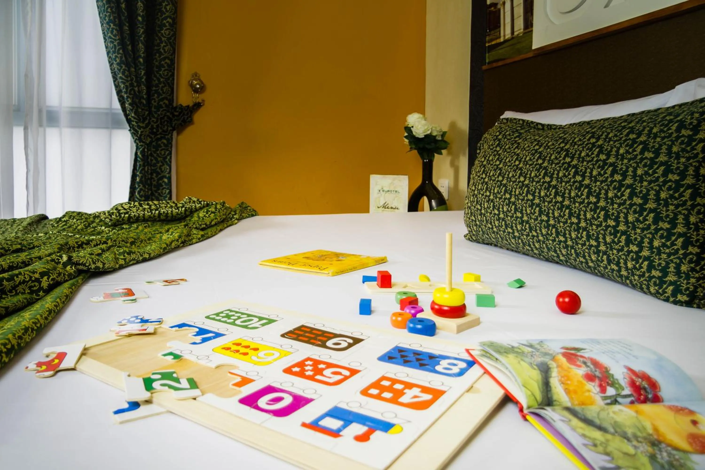 Bedroom in Eurotel Vivaldi Araneta