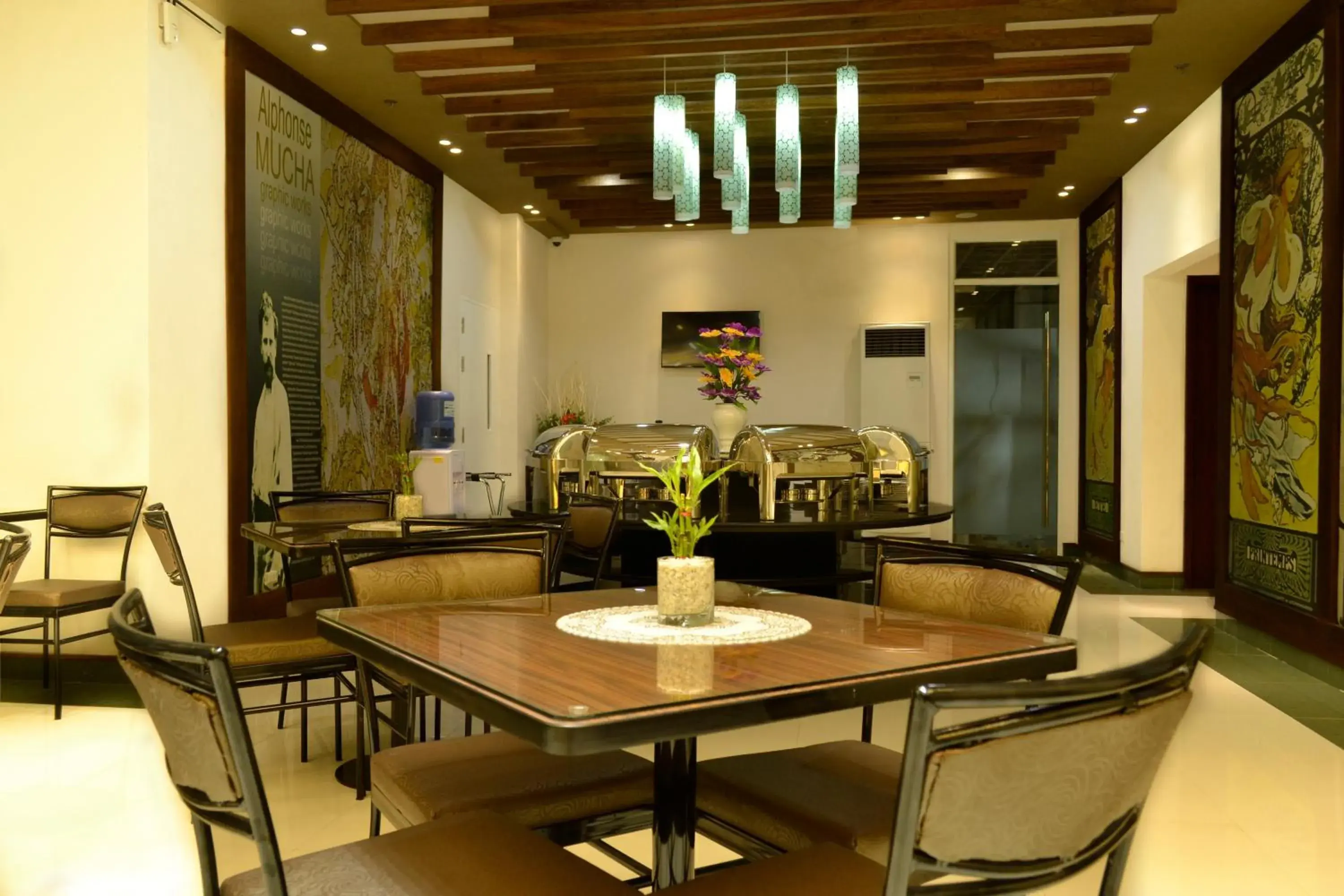 Restaurant/places to eat in Eurotel Vivaldi Araneta Restaurant/places to eat in Eurotel Vivaldi Araneta