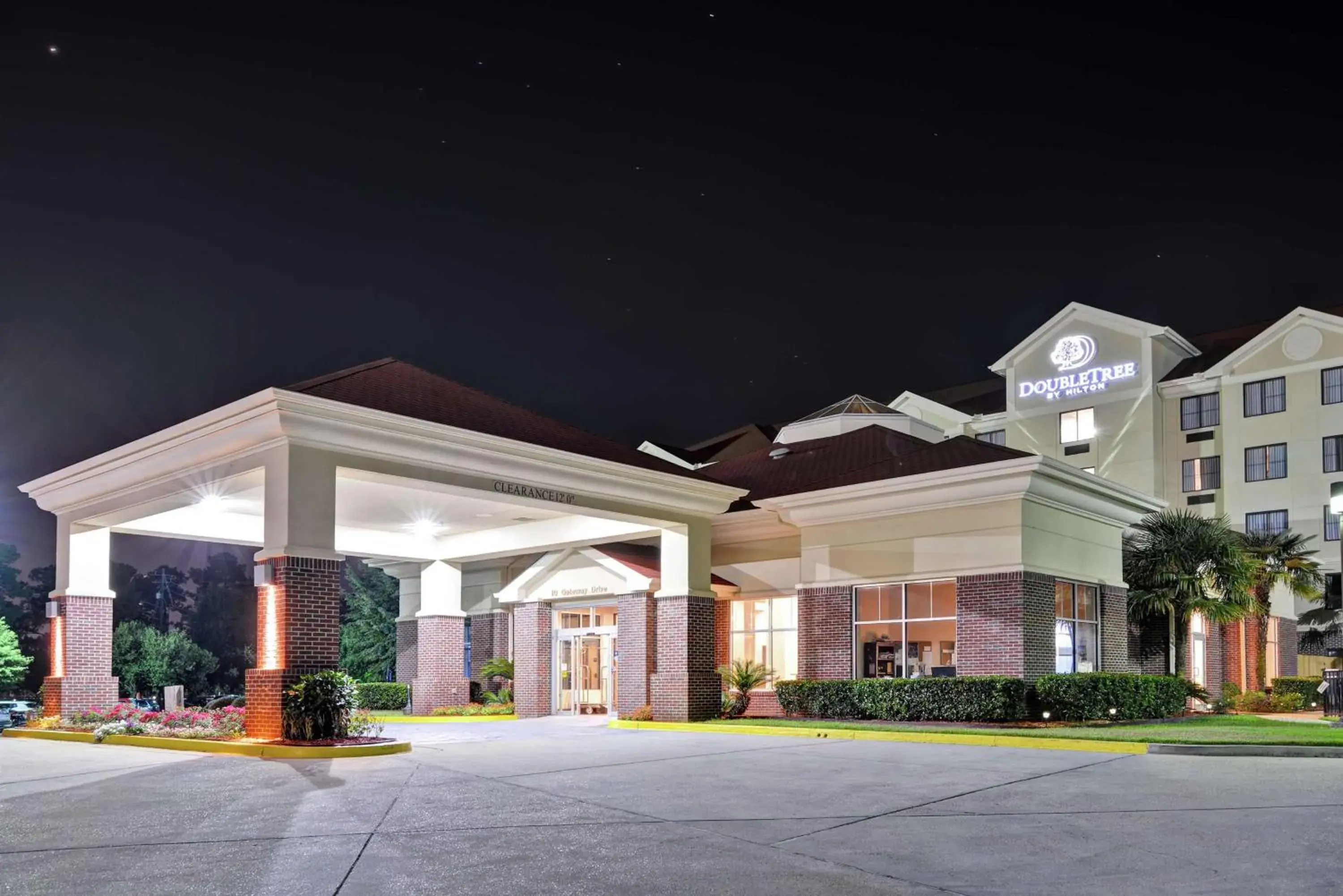 Property building in DoubleTree by Hilton Hattiesburg, MS Property building in DoubleTree by Hilton Hattiesburg, MS