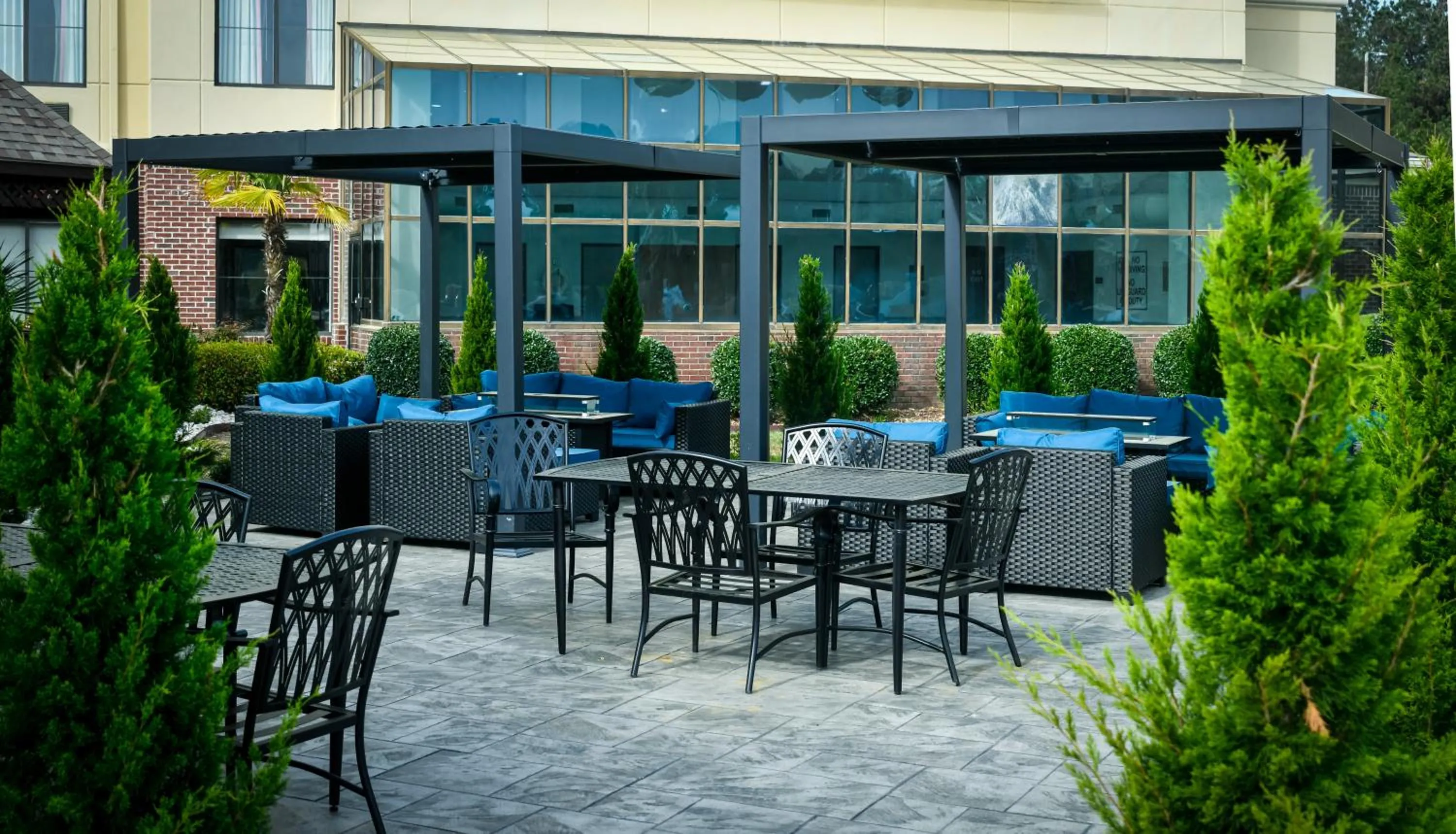 Patio in DoubleTree by Hilton Hattiesburg, MS