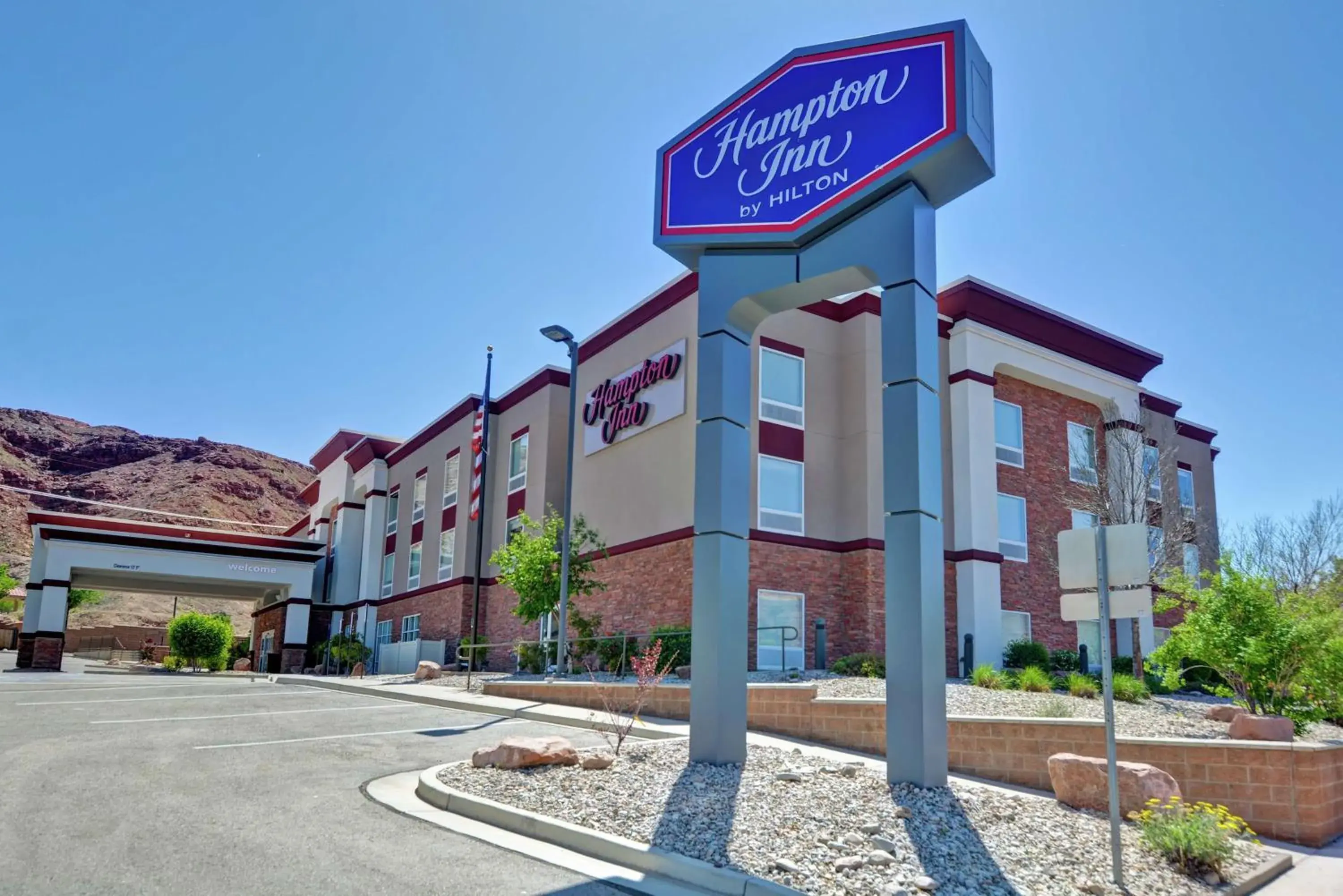 Property building in Hampton Inn Moab Arches National Park Property building in Hampton Inn Moab Arches National Park