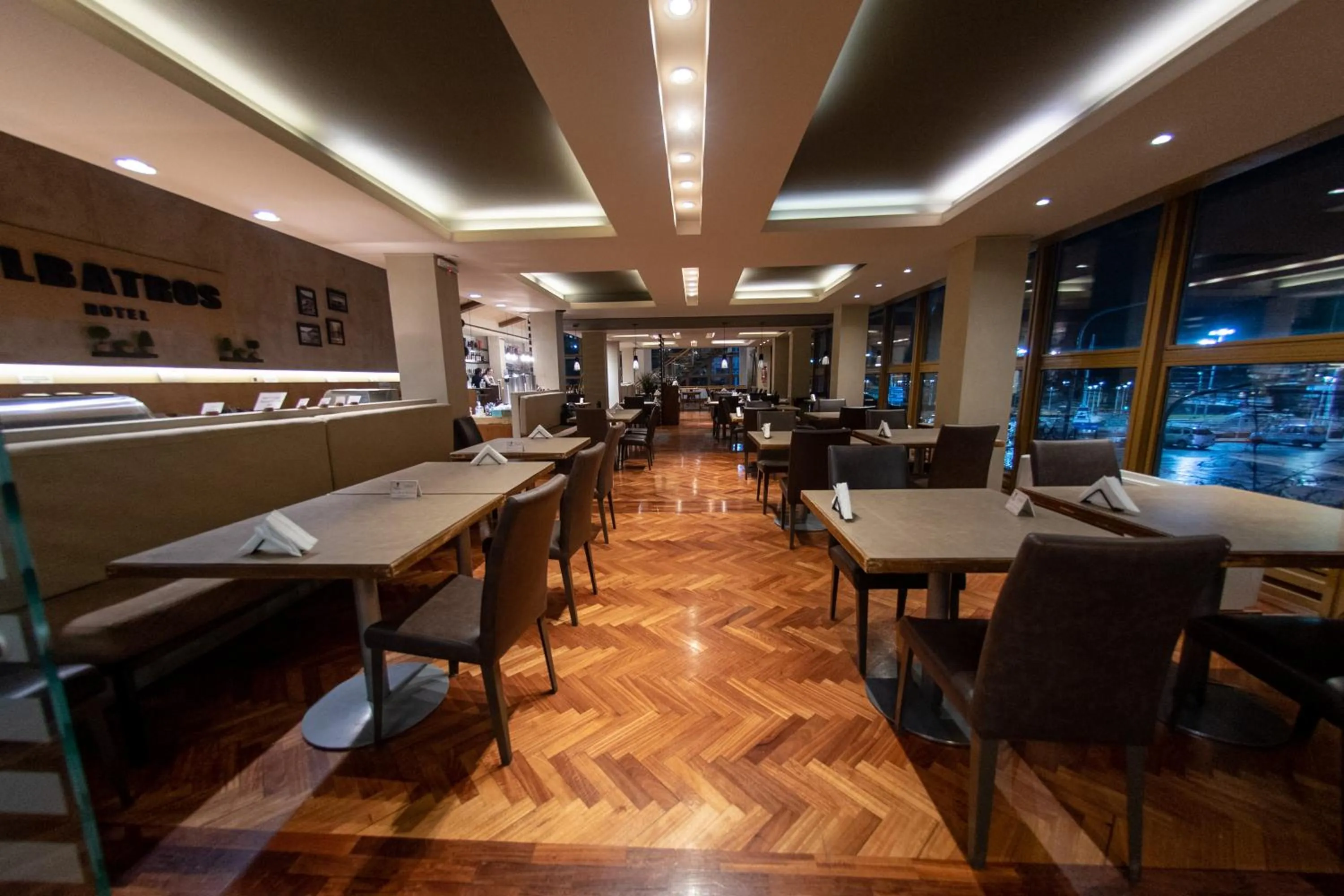 Restaurant/places to eat in Hotel Albatros