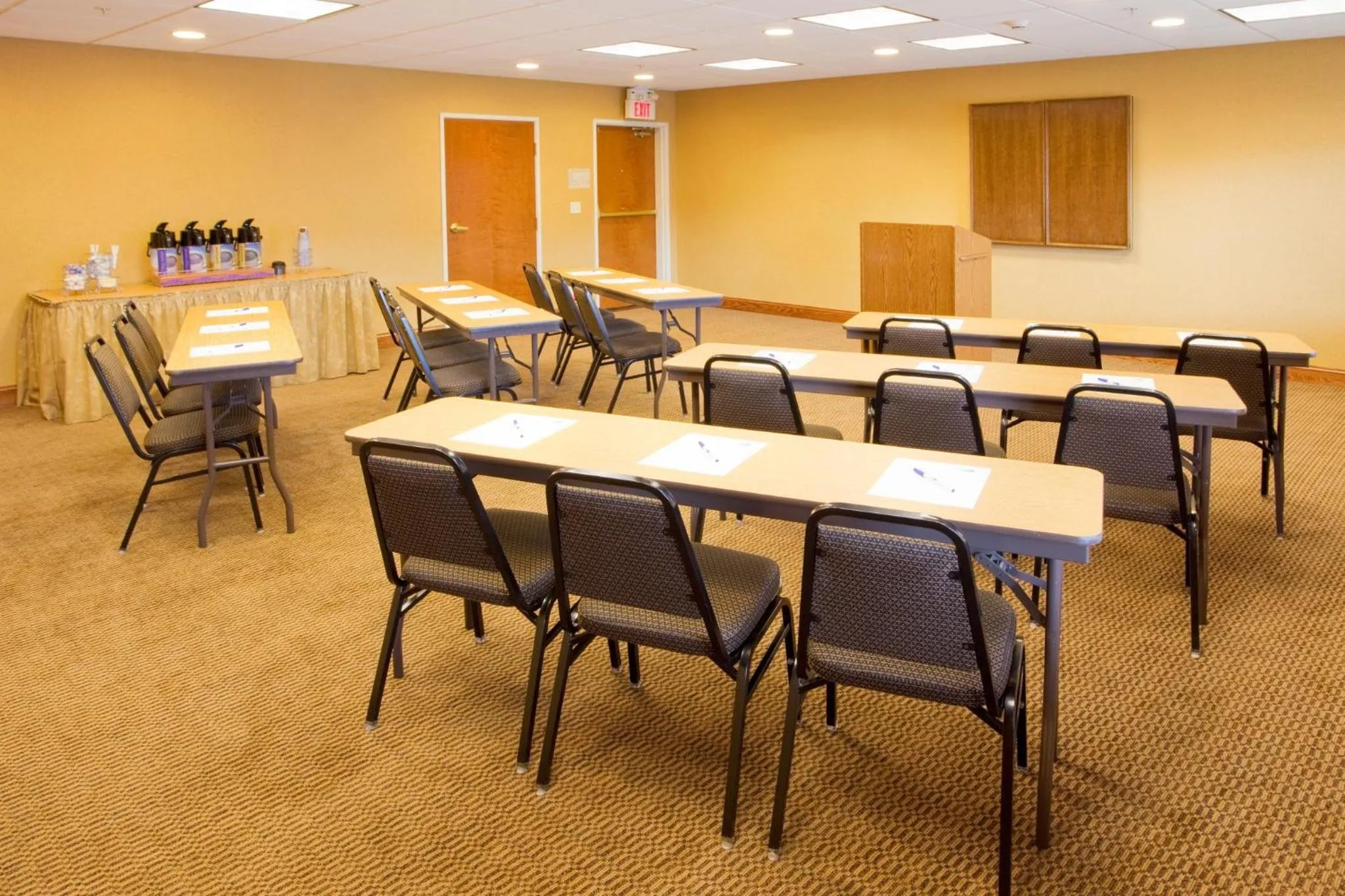 Meeting/conference room in Holiday Inn Express Hotel & Suites Weston by IHG