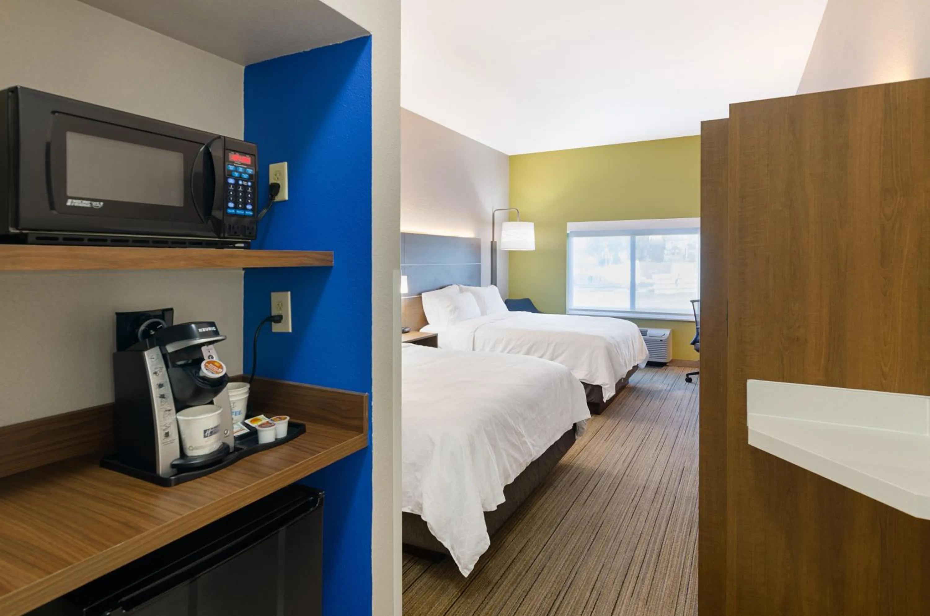Bedroom, Bed in Holiday Inn Express Hotel & Suites Weston by IHG