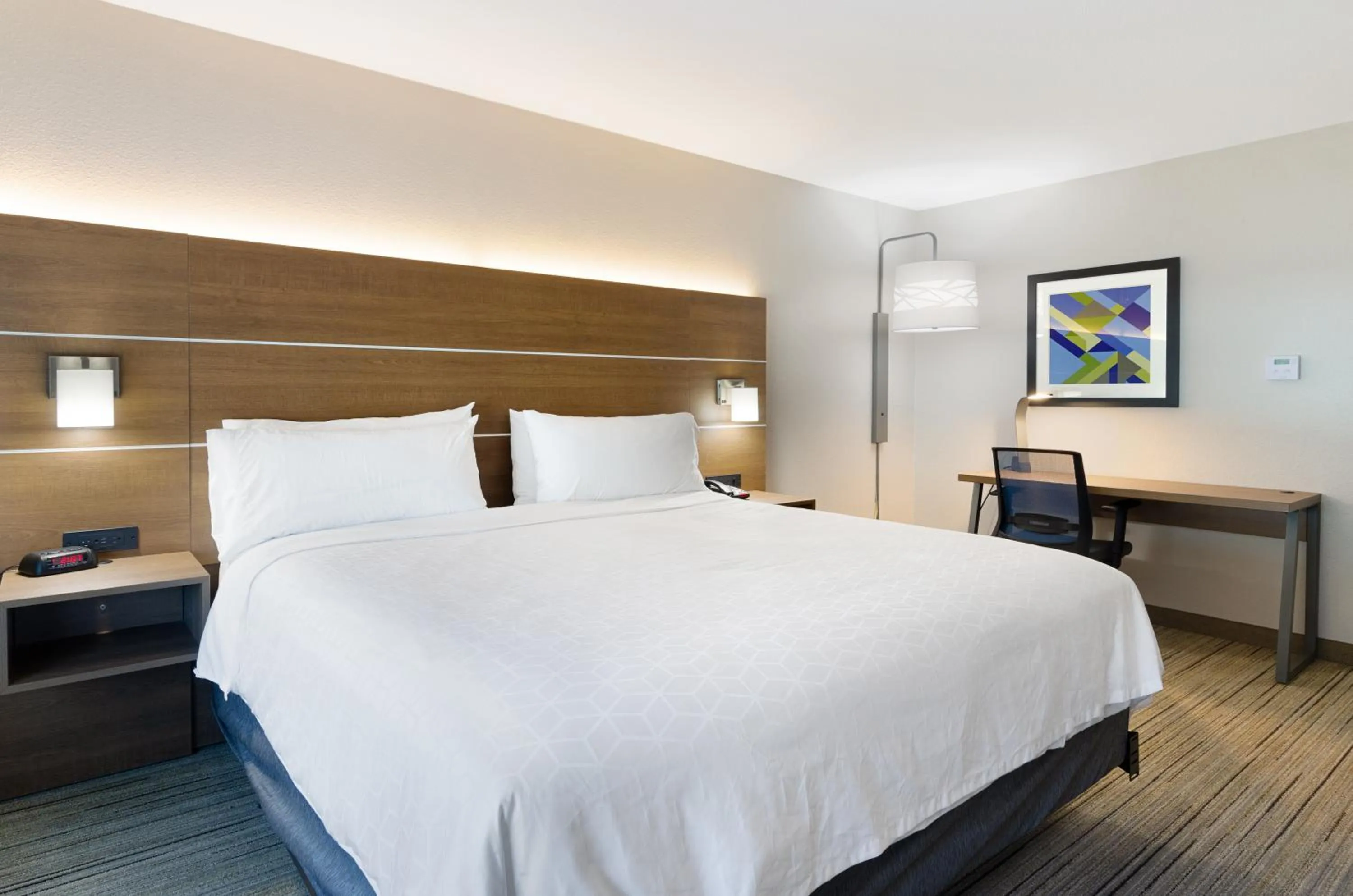 Bedroom, Bed in Holiday Inn Express Hotel & Suites Weston by IHG