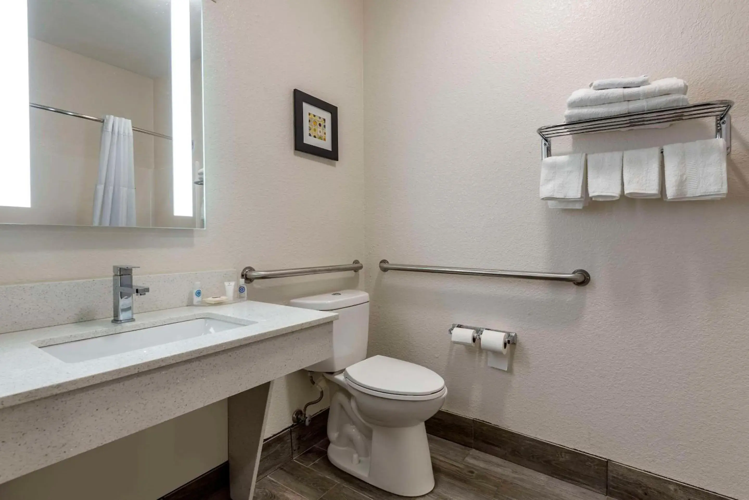 Bedroom in Comfort Inn & Suites Liverpool - Syracuse Bedroom in Comfort Inn & Suites Liverpool - Syracuse