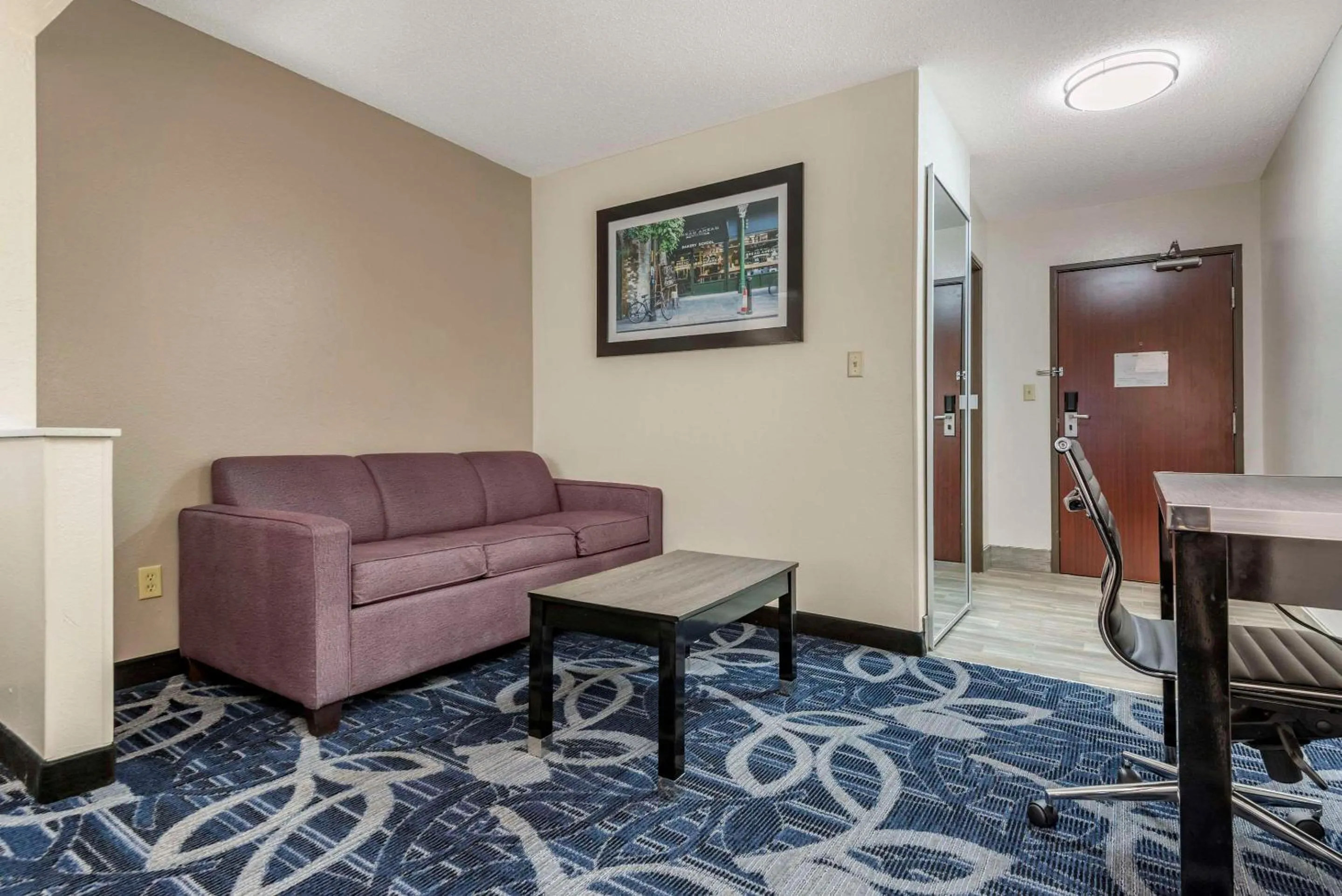 Bedroom in Comfort Inn & Suites Liverpool - Syracuse