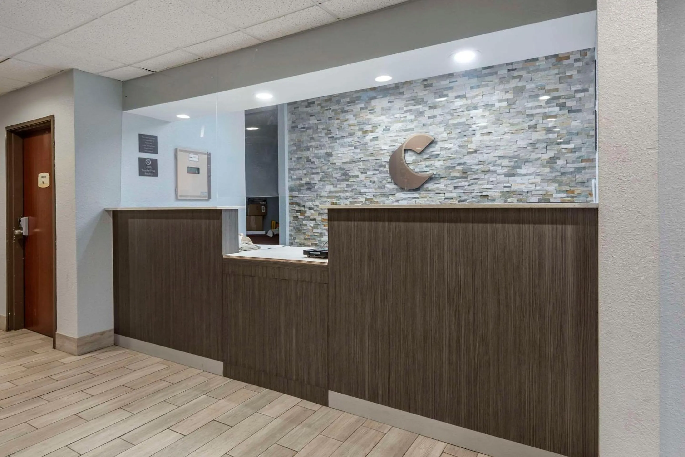 Lobby or reception in Comfort Inn & Suites Liverpool - Syracuse