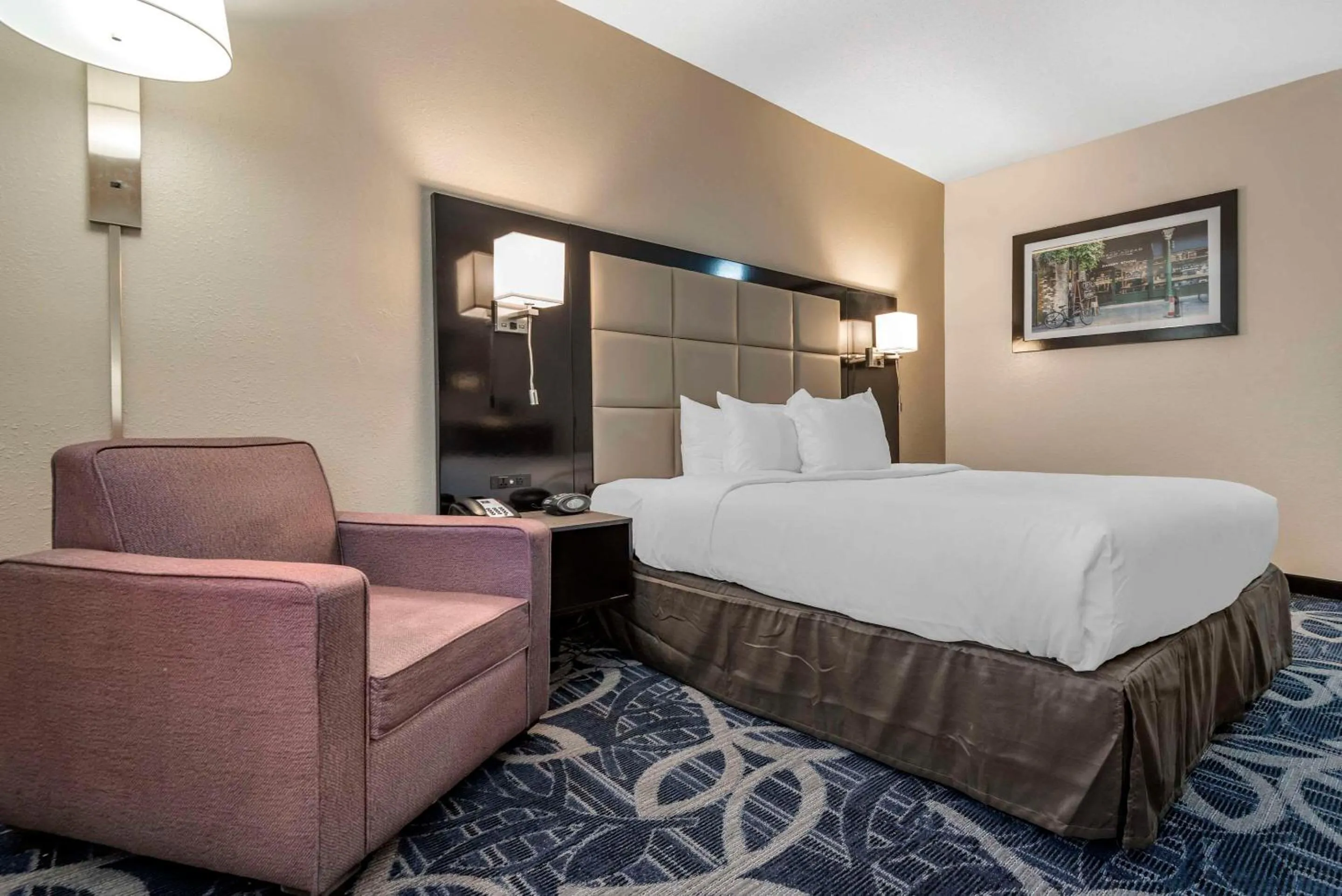 Bedroom, Bed in Comfort Inn & Suites Liverpool - Syracuse