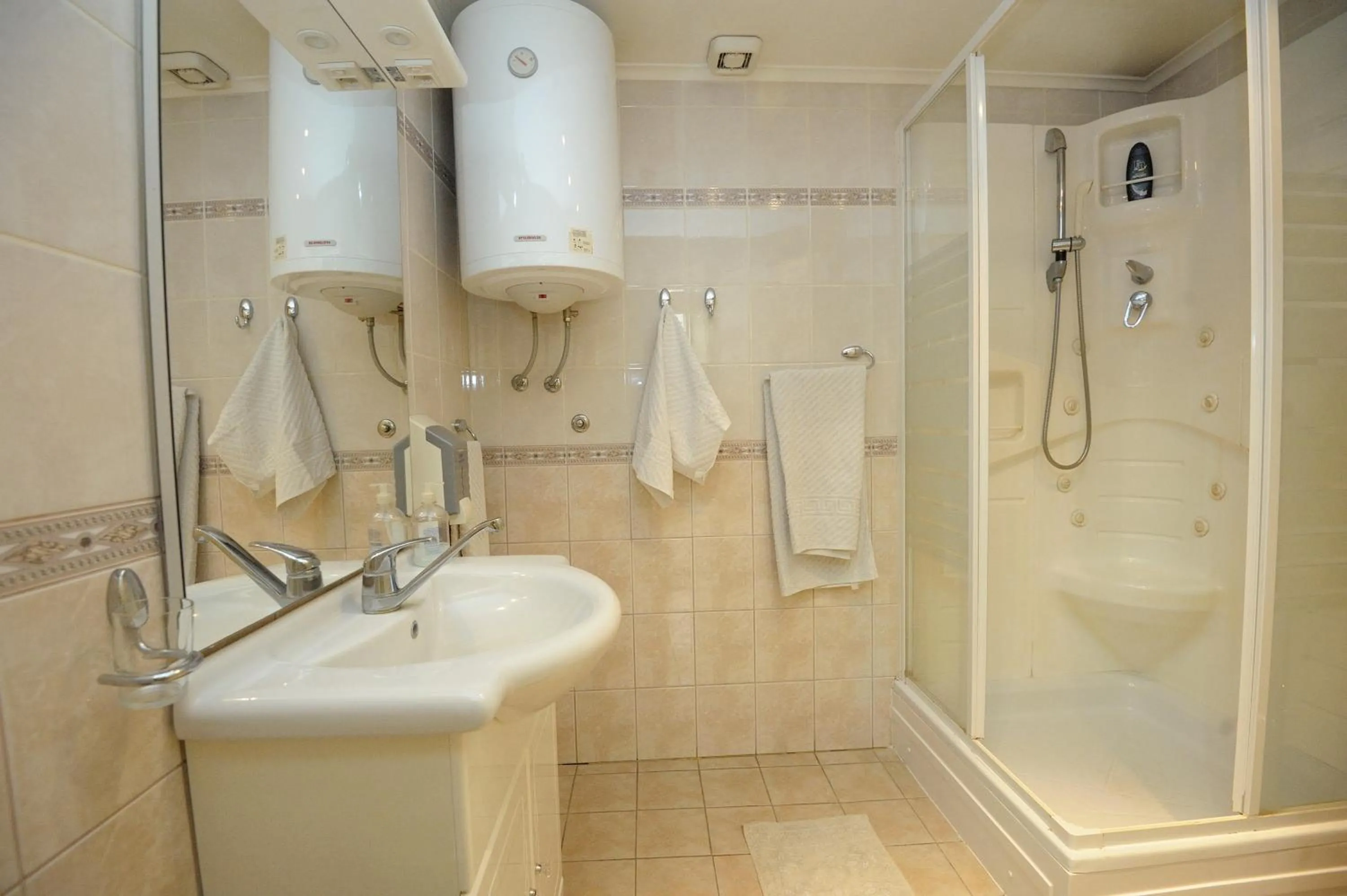 Shower in Siesta