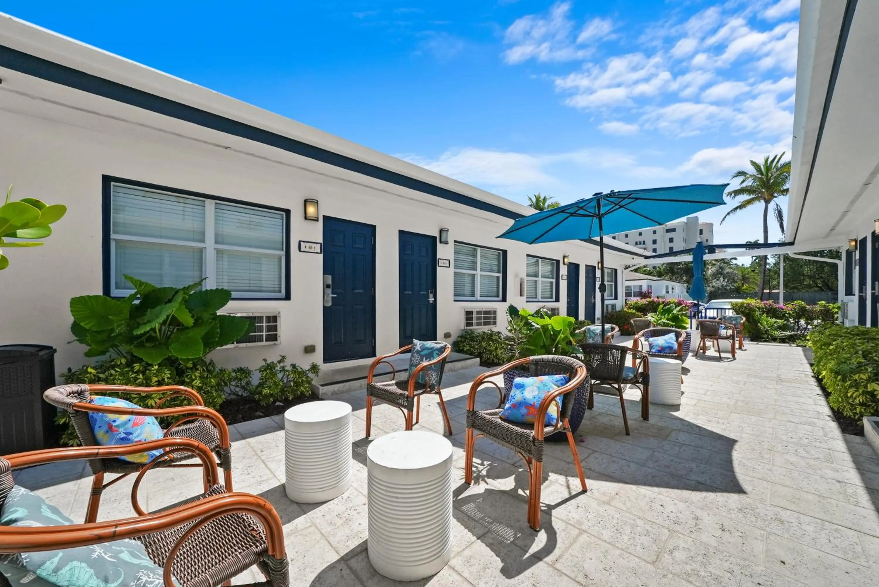 Property building in Hollywood Beach Suites and Hotel