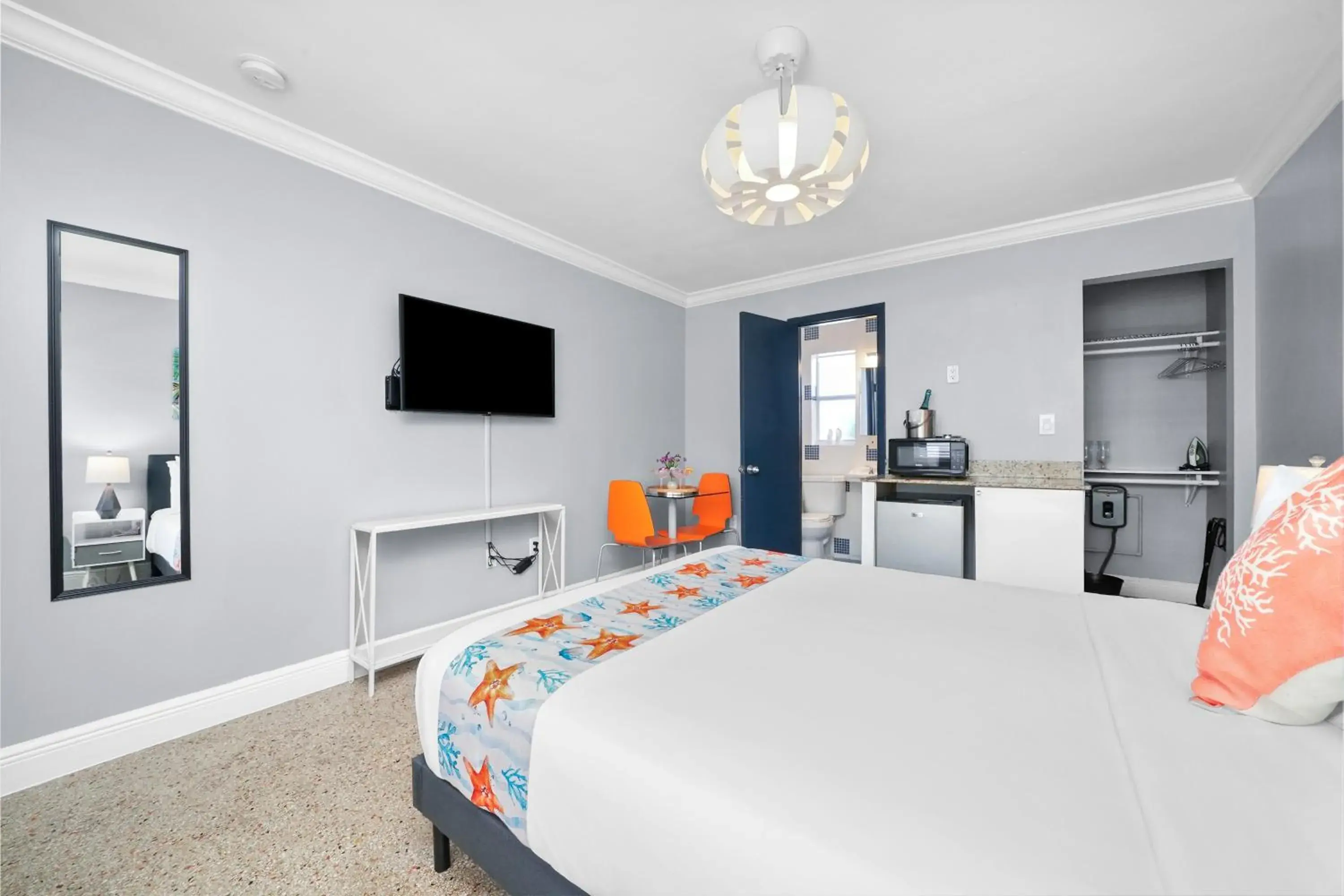 Bedroom, Bed in Hollywood Beach Suites and Hotel Bedroom, Bed in Hollywood Beach Suites and Hotel