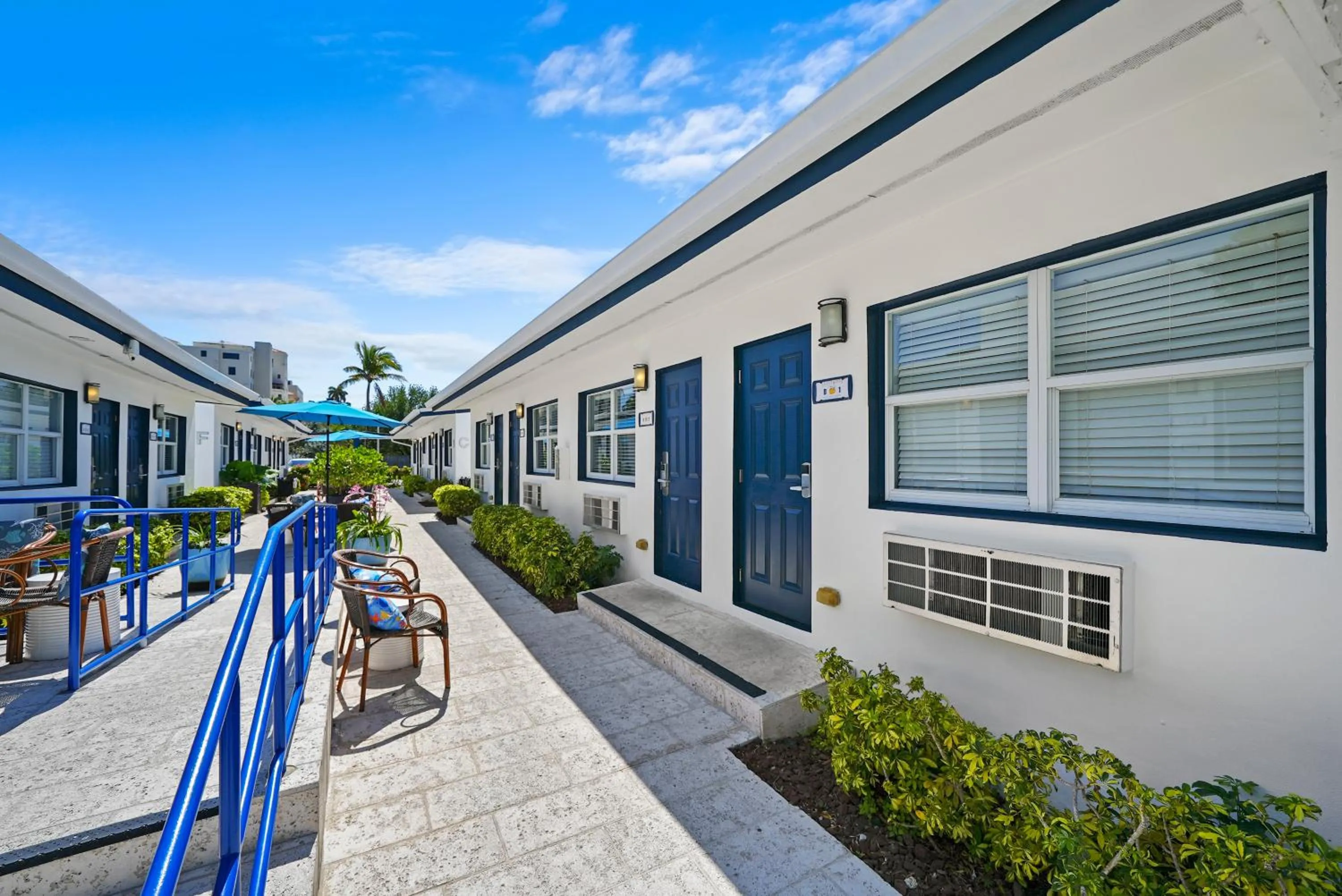 Property building in Hollywood Beach Suites and Hotel