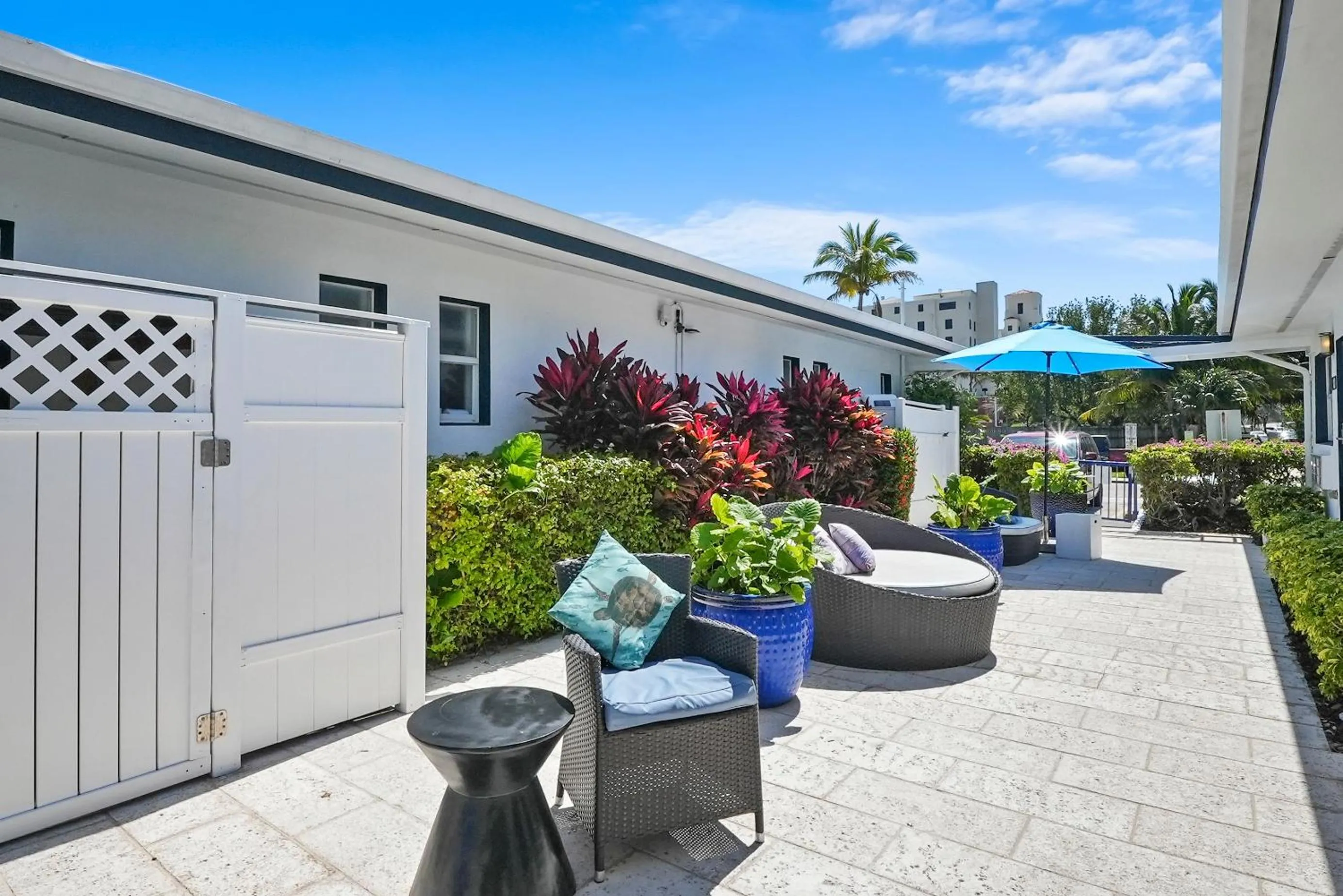 Property building in Hollywood Beach Suites and Hotel