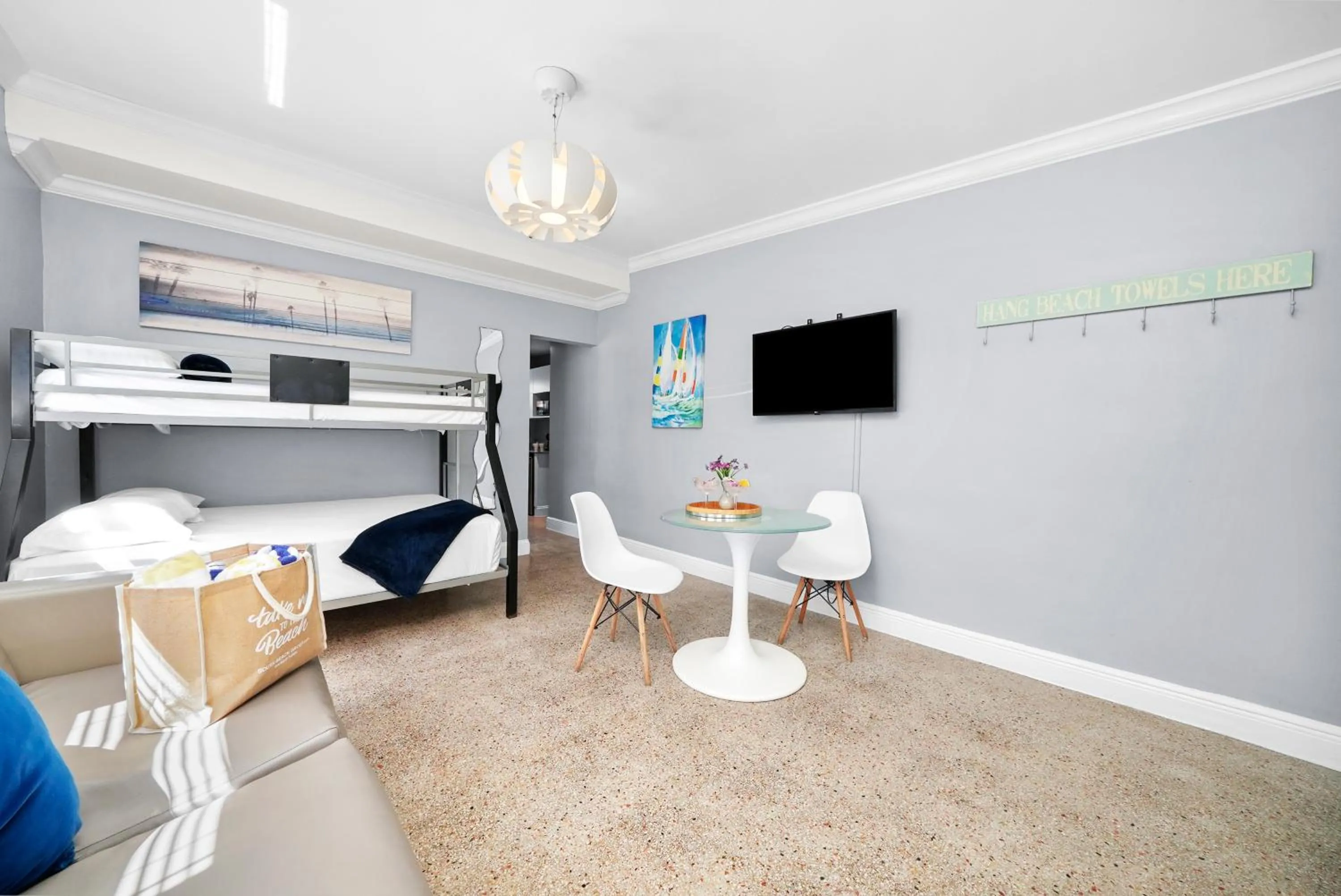 TV and multimedia, Bed in Hollywood Beach Suites and Hotel