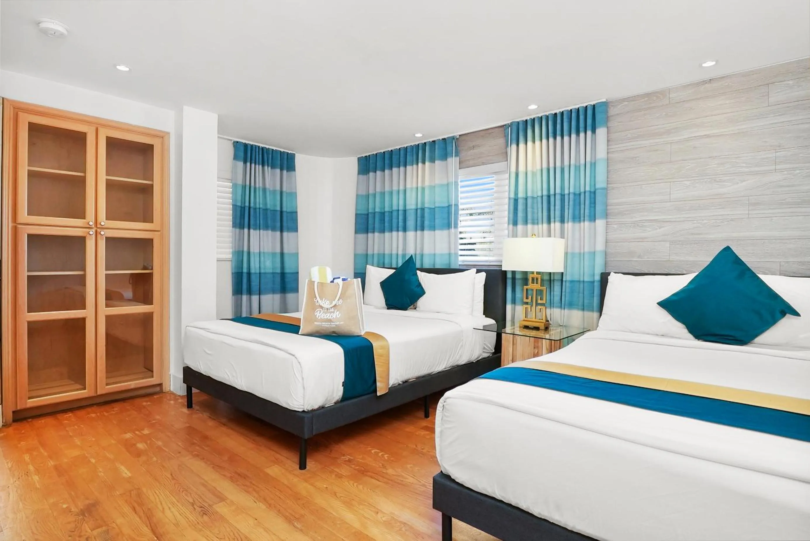 Bedroom, Bed in Hollywood Beach Suites and Hotel