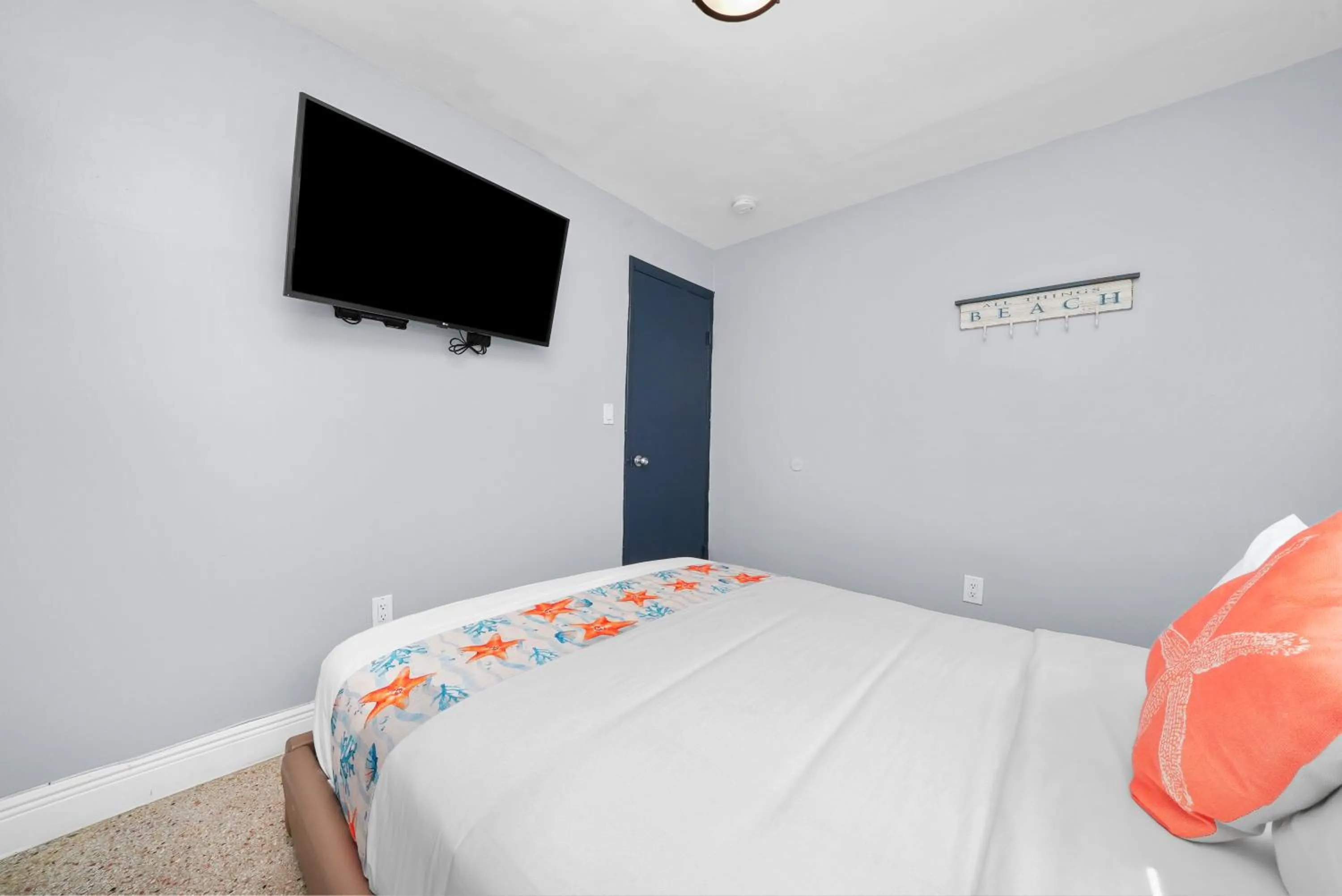 Bed in Hollywood Beach Suites and Hotel