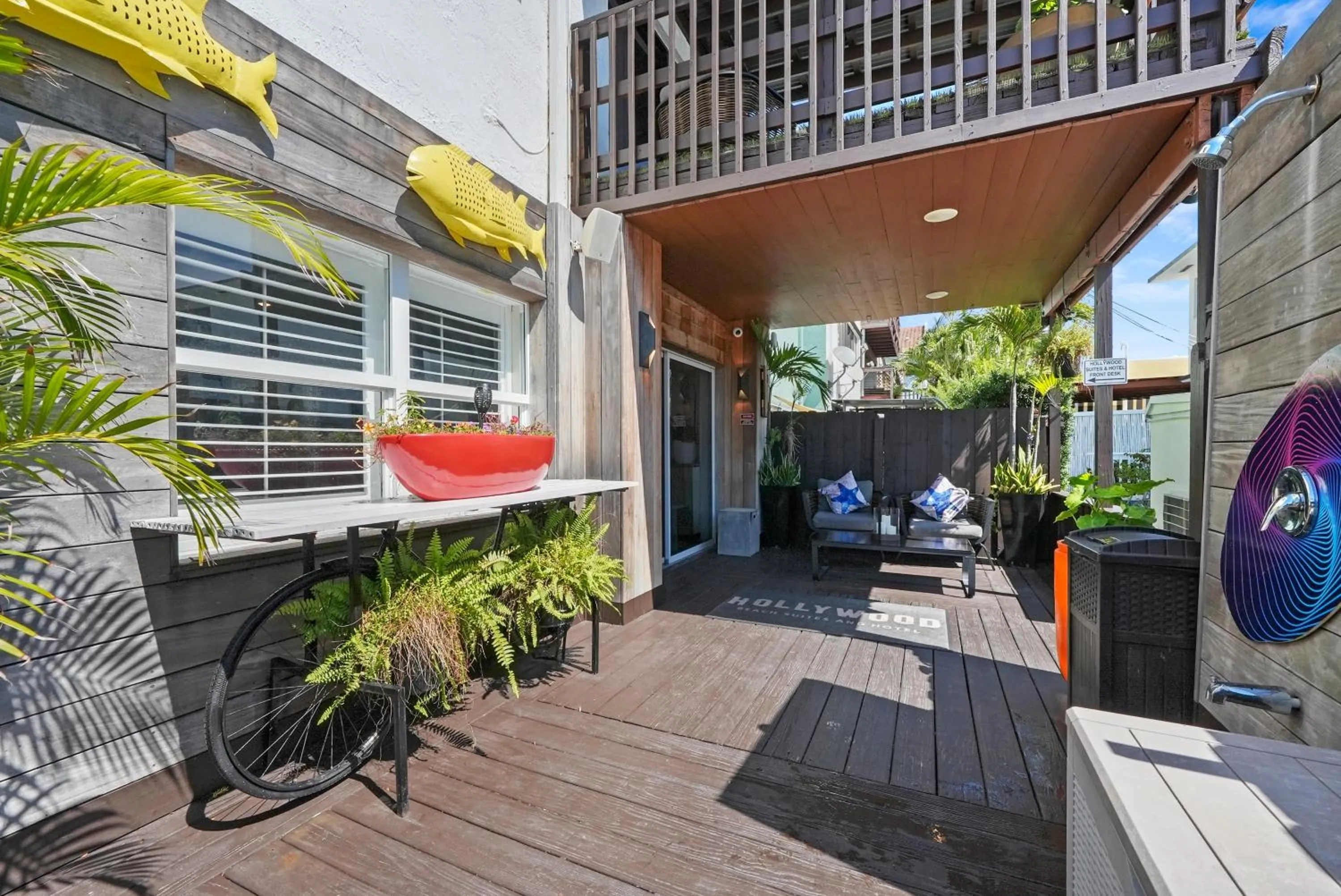 Facade/entrance in Hollywood Beach Suites and Hotel