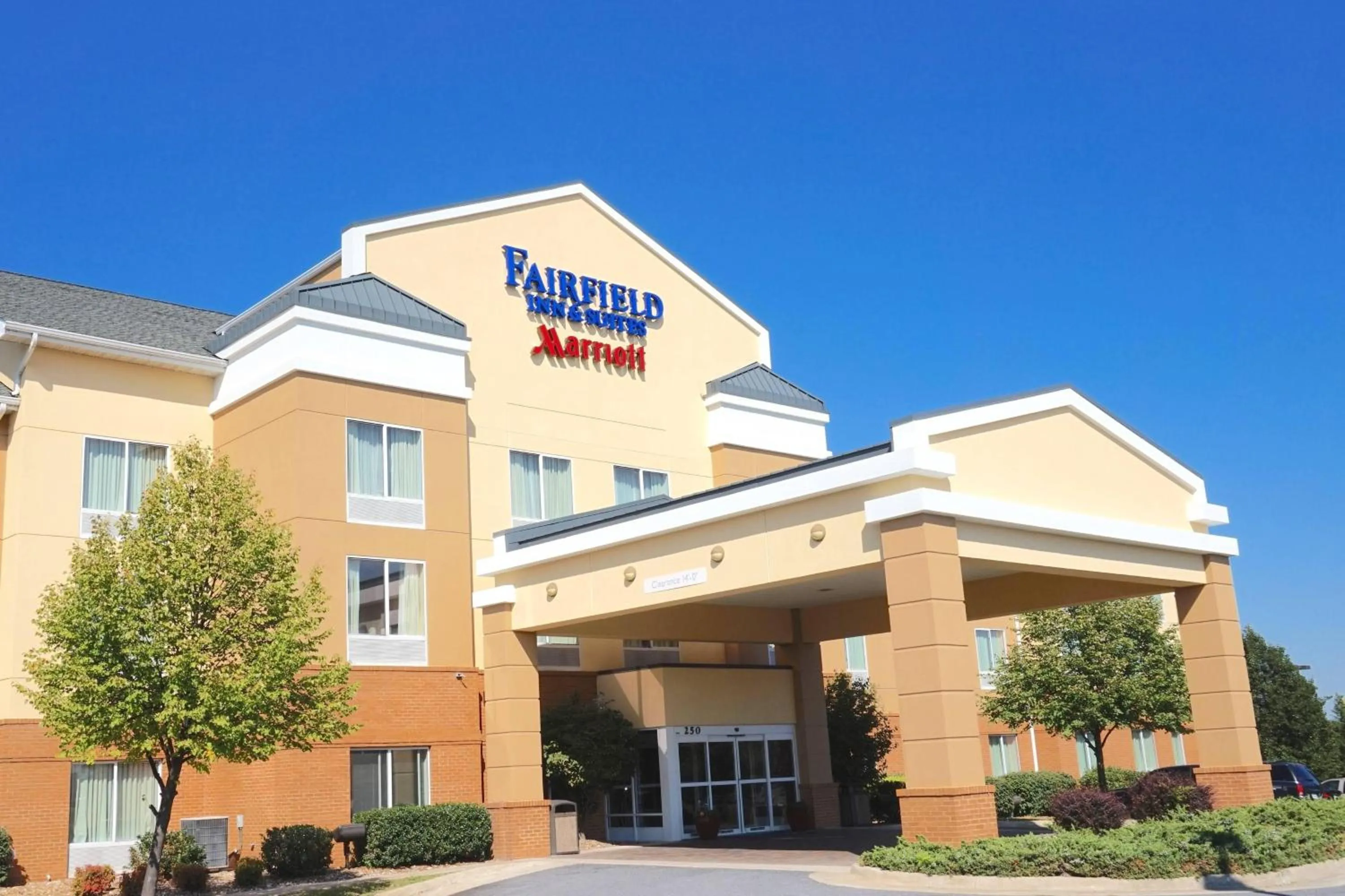 Property building in Fairfield Inn and Suites by Marriott Winchester