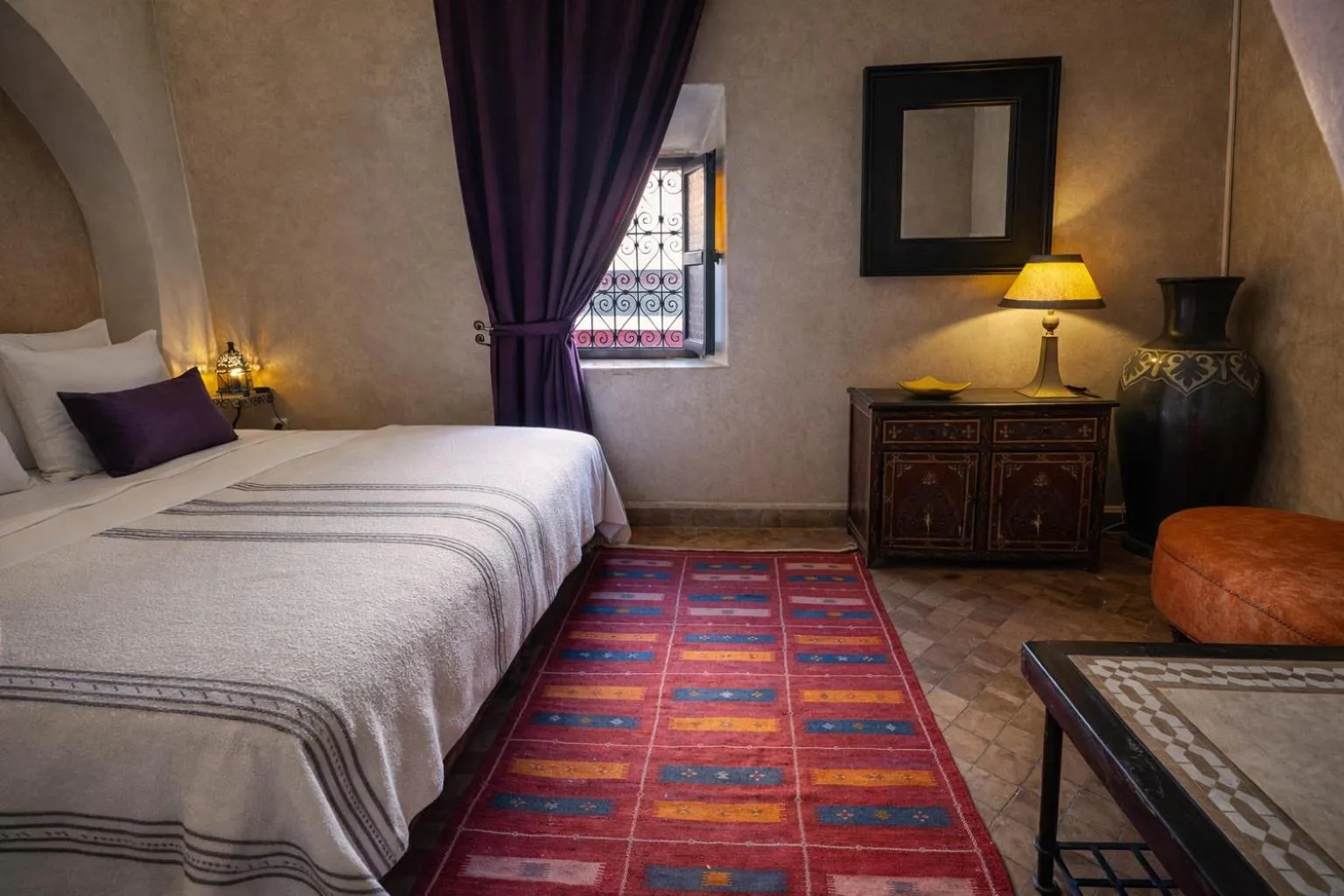 Photo of the whole room, Bed in Riad Lapis-lazuli