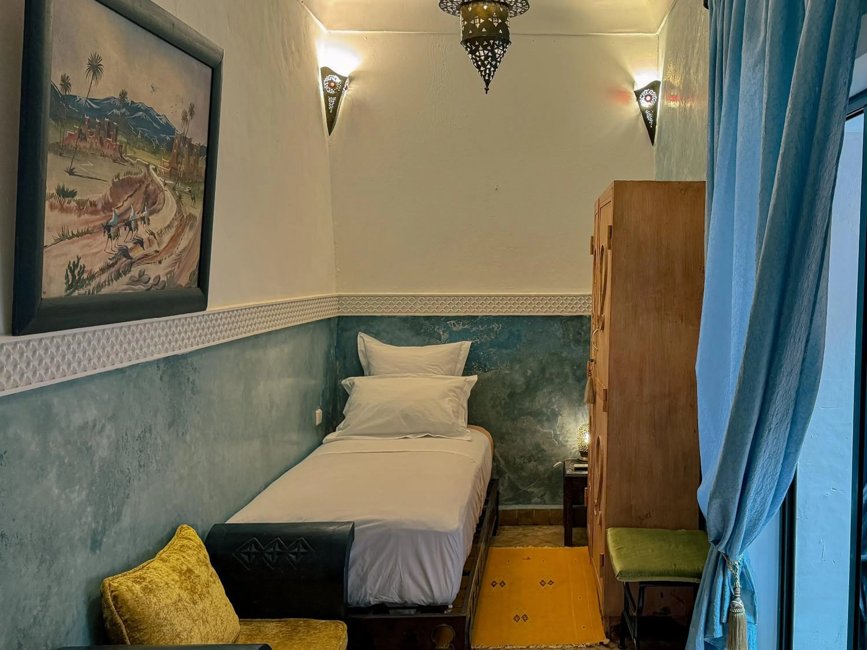 Photo of the whole room, Bed in Riad Lapis-lazuli