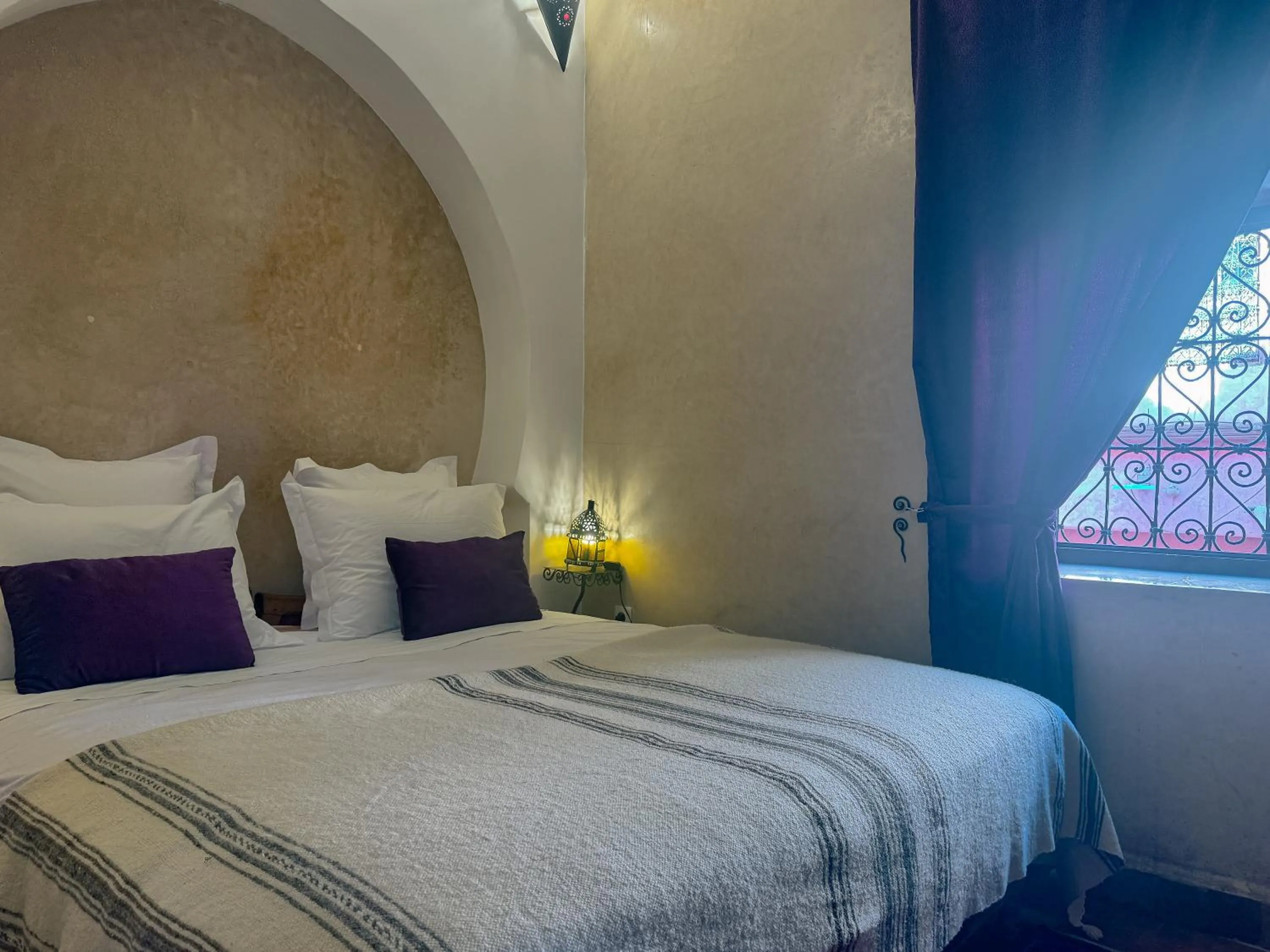 Bed in Riad Lapis-lazuli