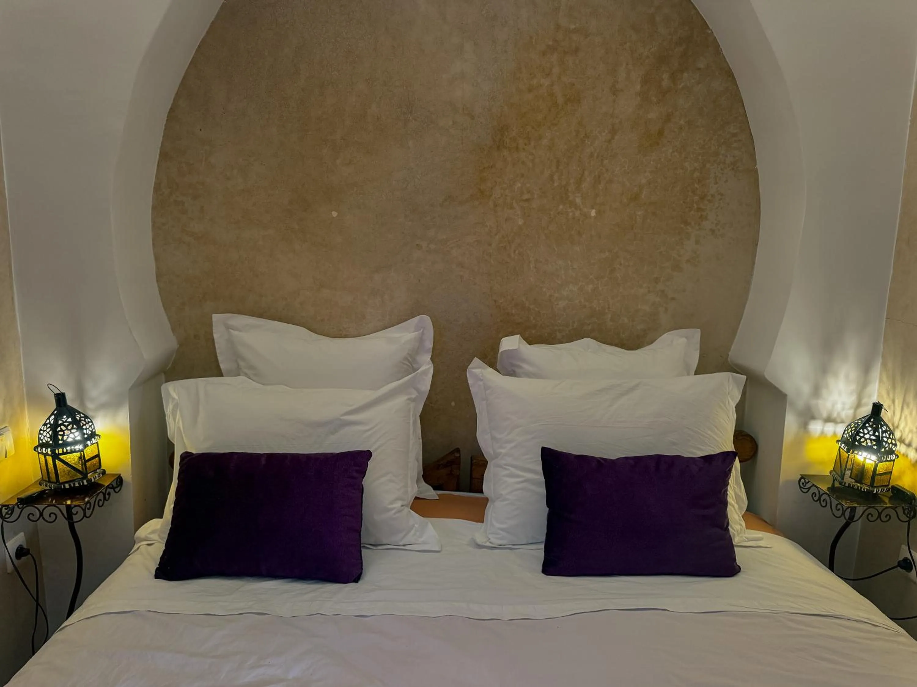 Bed in Riad Lapis-lazuli