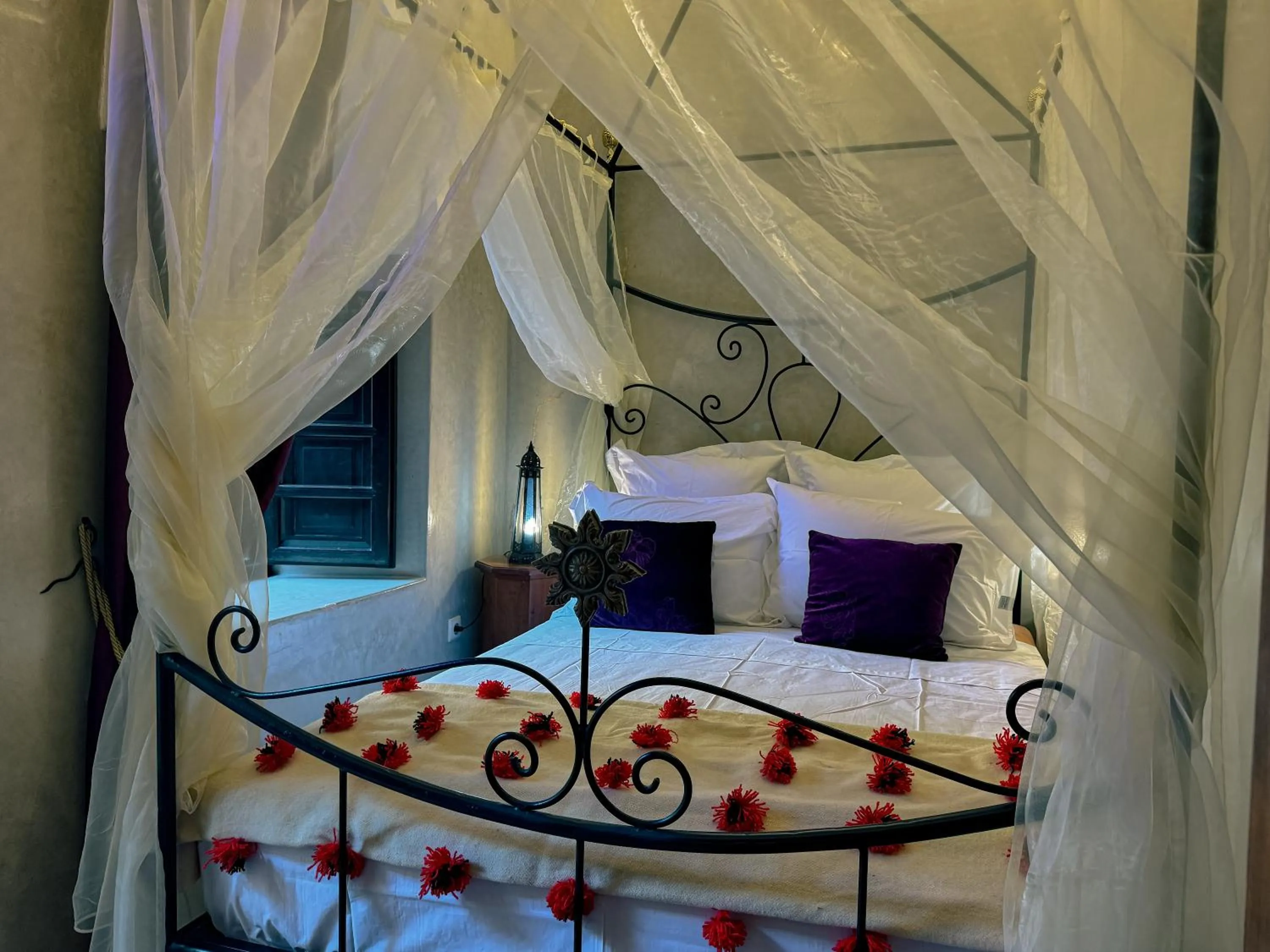 Bed in Riad Lapis-lazuli