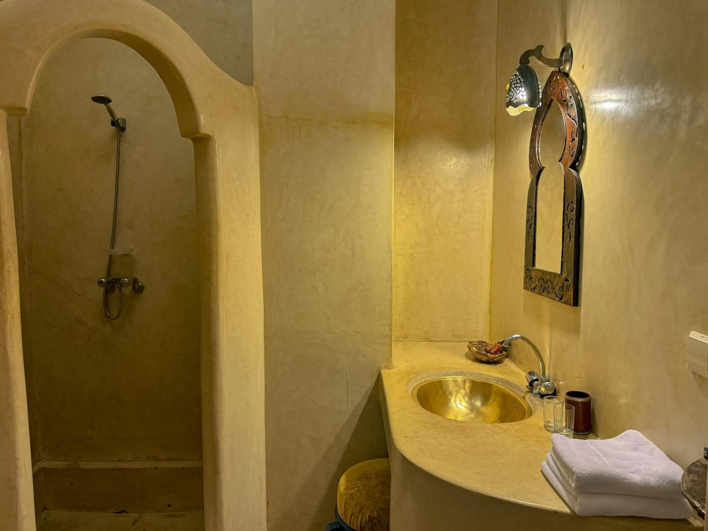 Shower in Riad Lapis-lazuli
