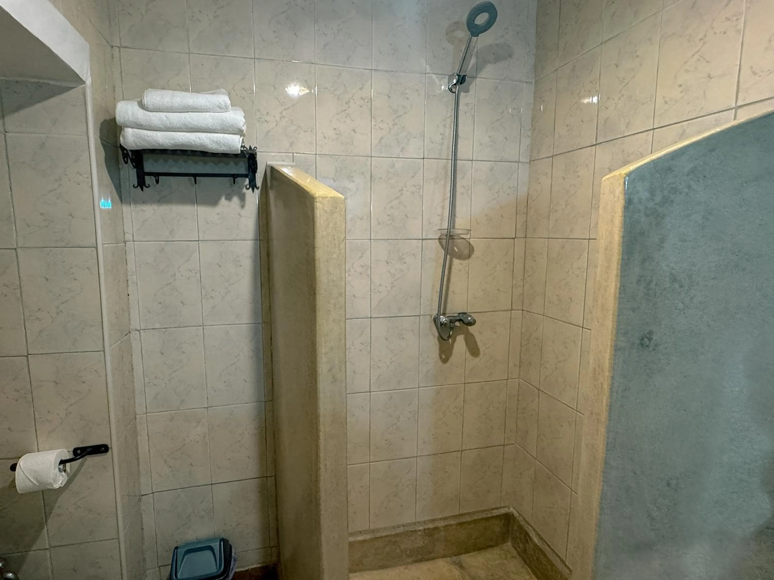 Shower in Riad Lapis-lazuli