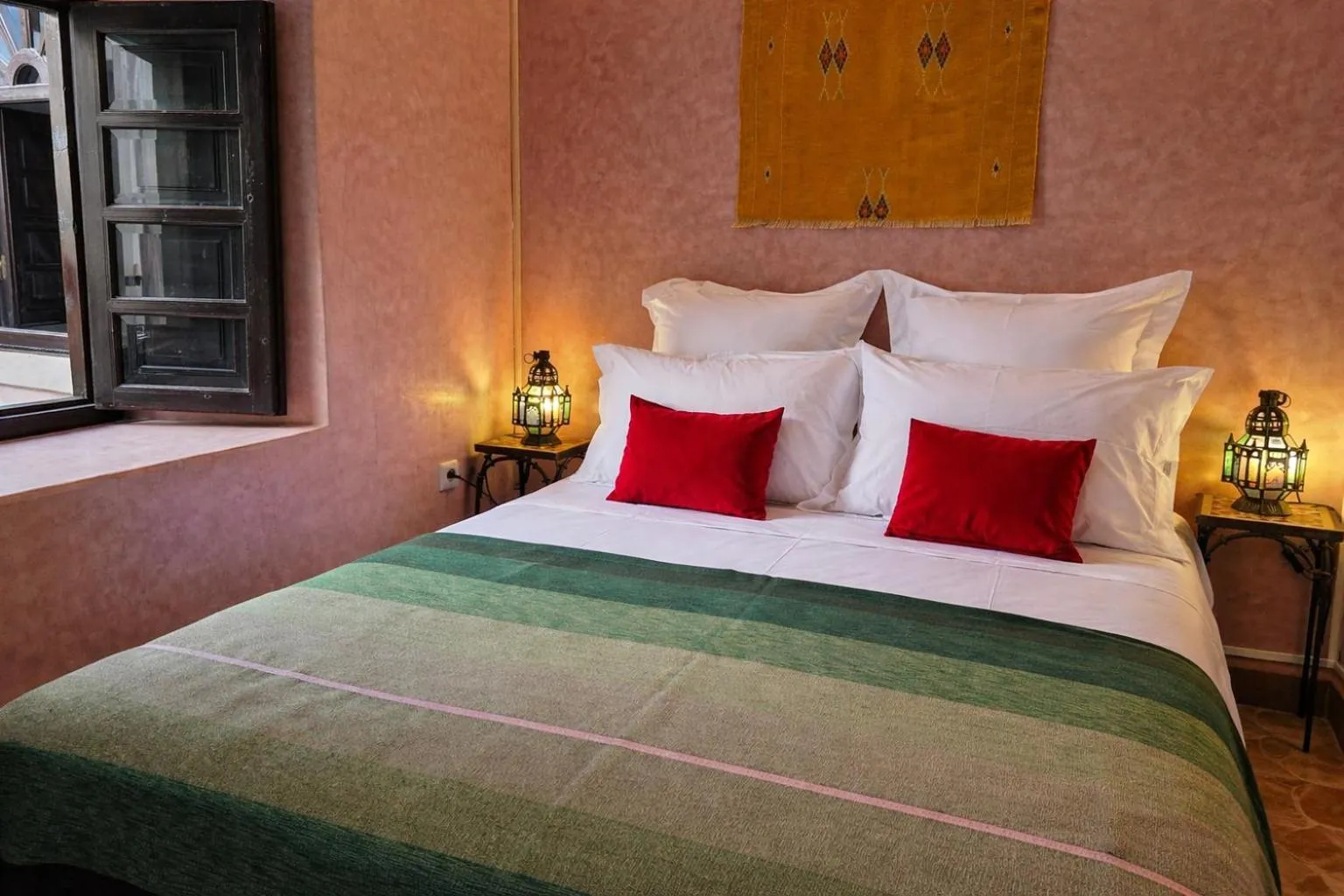 Bed in Riad Lapis-lazuli