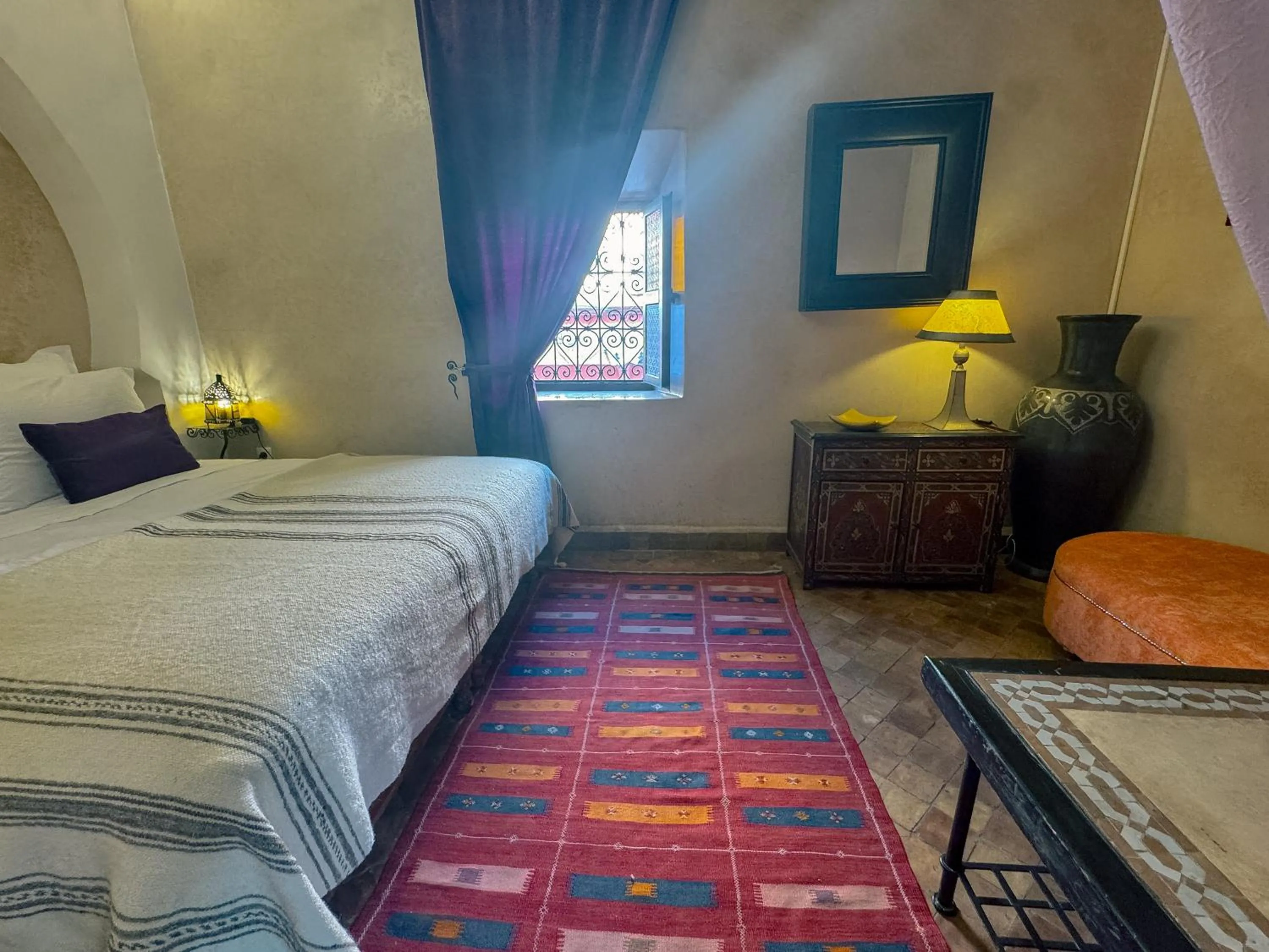 Photo of the whole room, Bed in Riad Lapis-lazuli