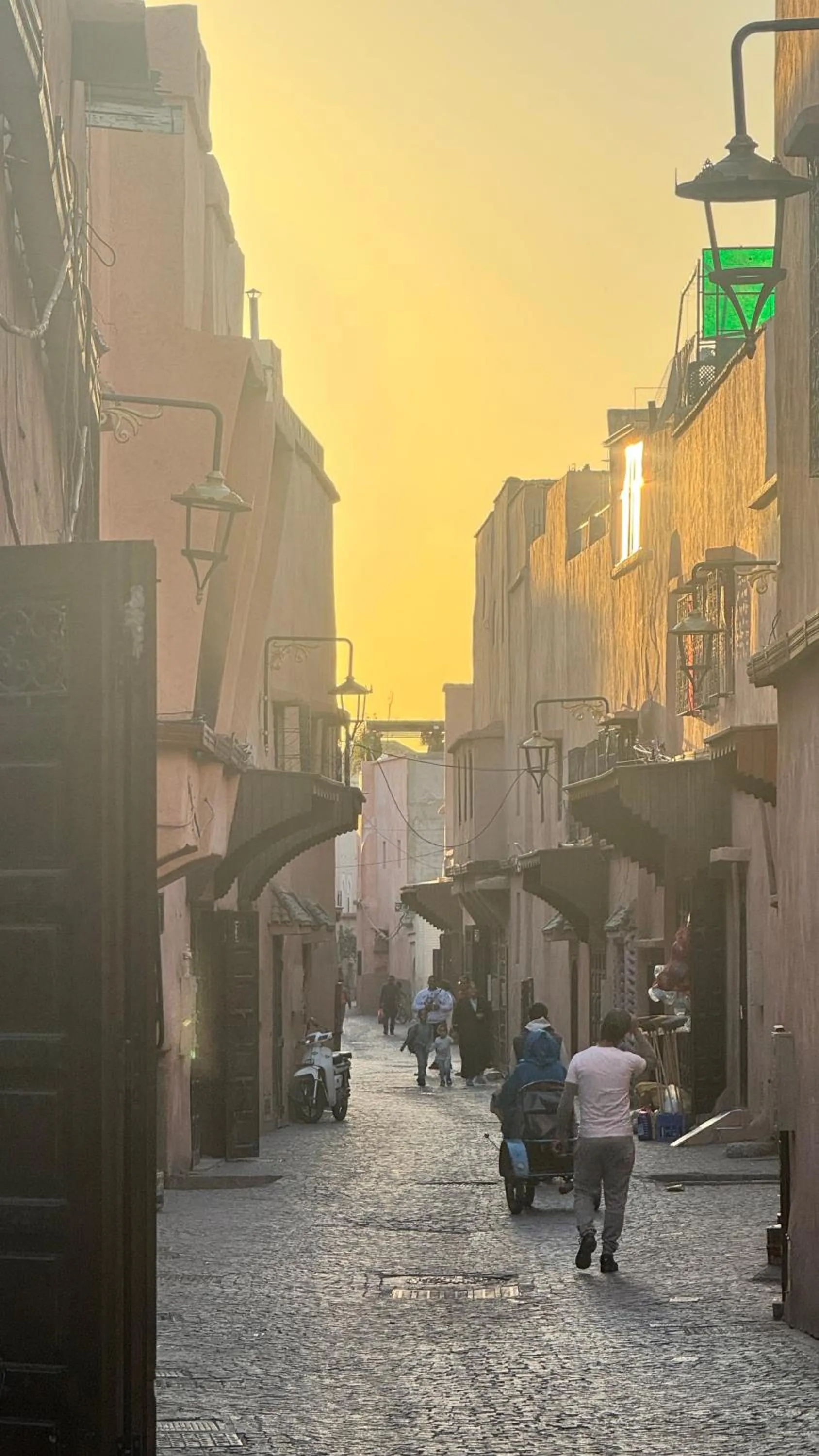 Staff in Riad Lapis-lazuli