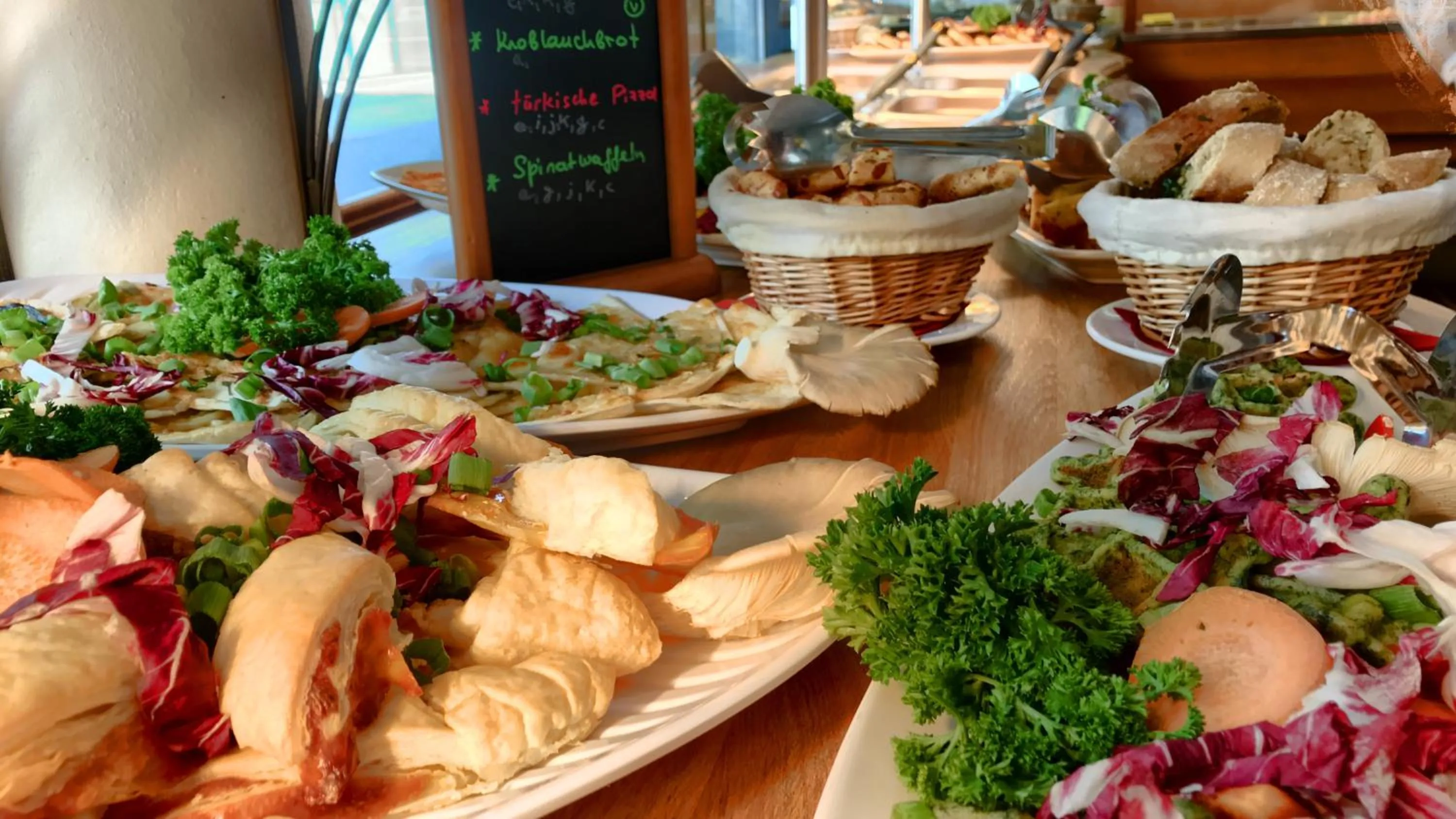 Restaurant/places to eat in Unperfekthotel CoWorkingHotel