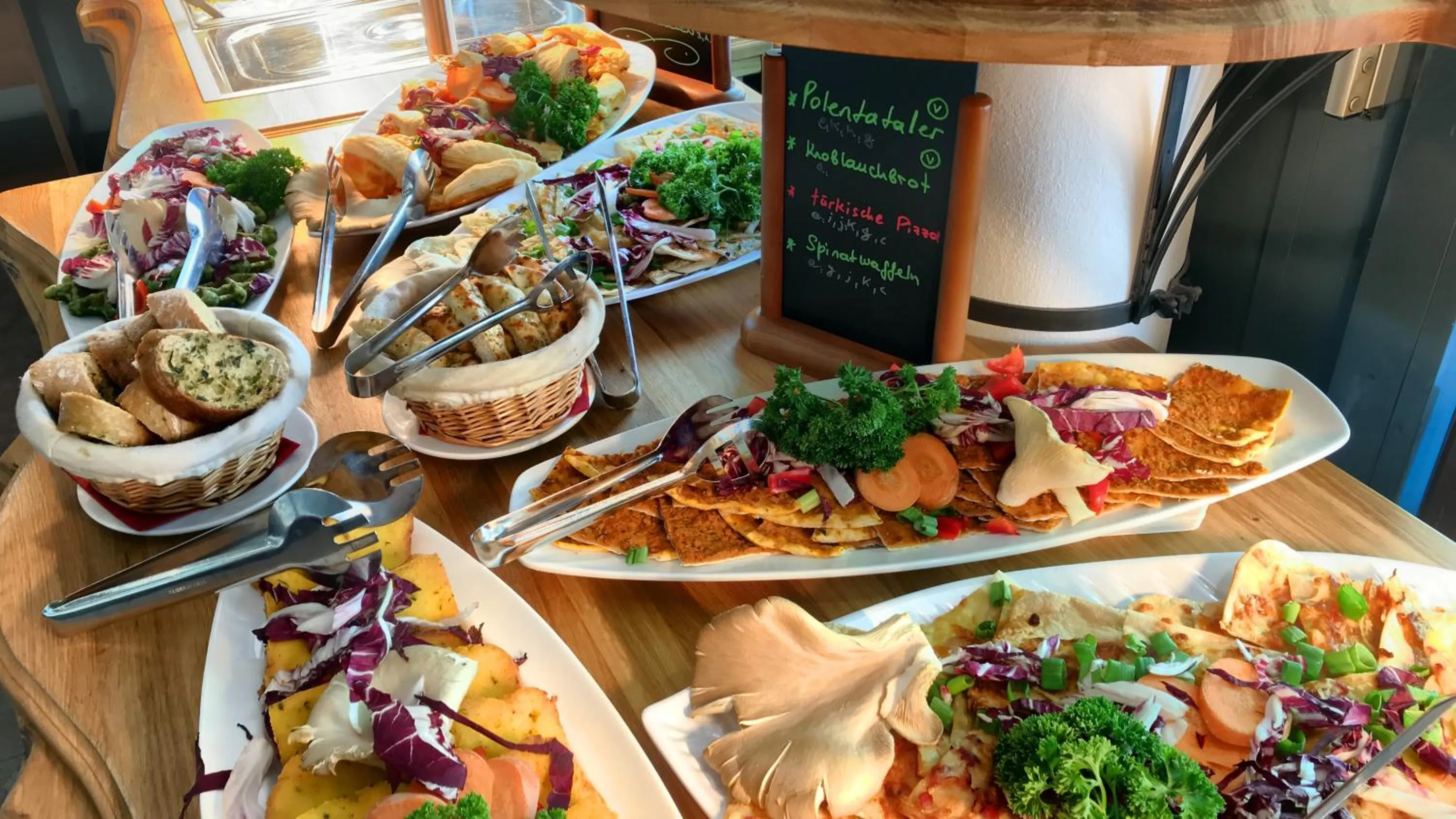 Restaurant/places to eat in Unperfekthotel CoWorkingHotel