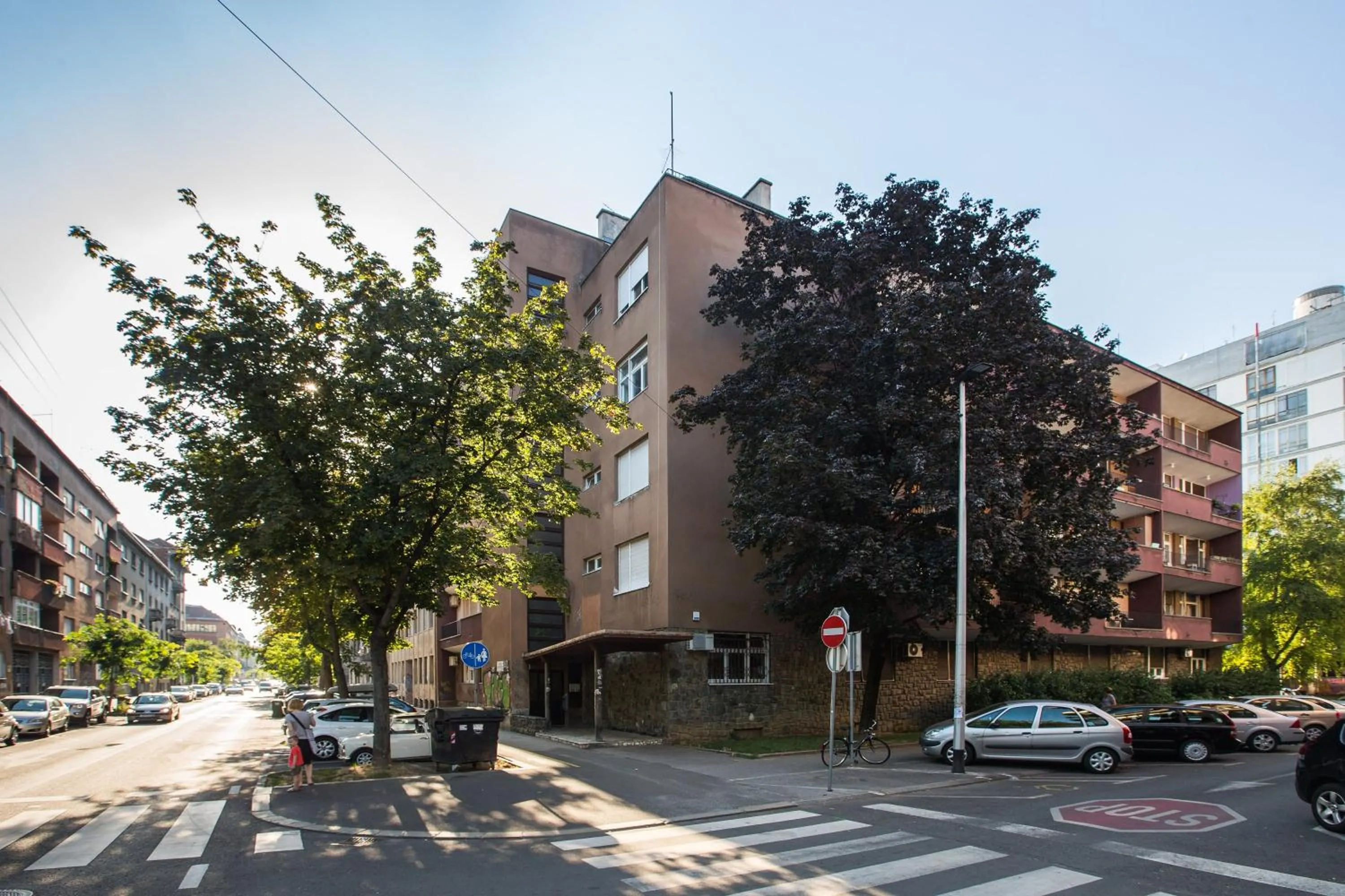 Property building in Center eazZynight 2