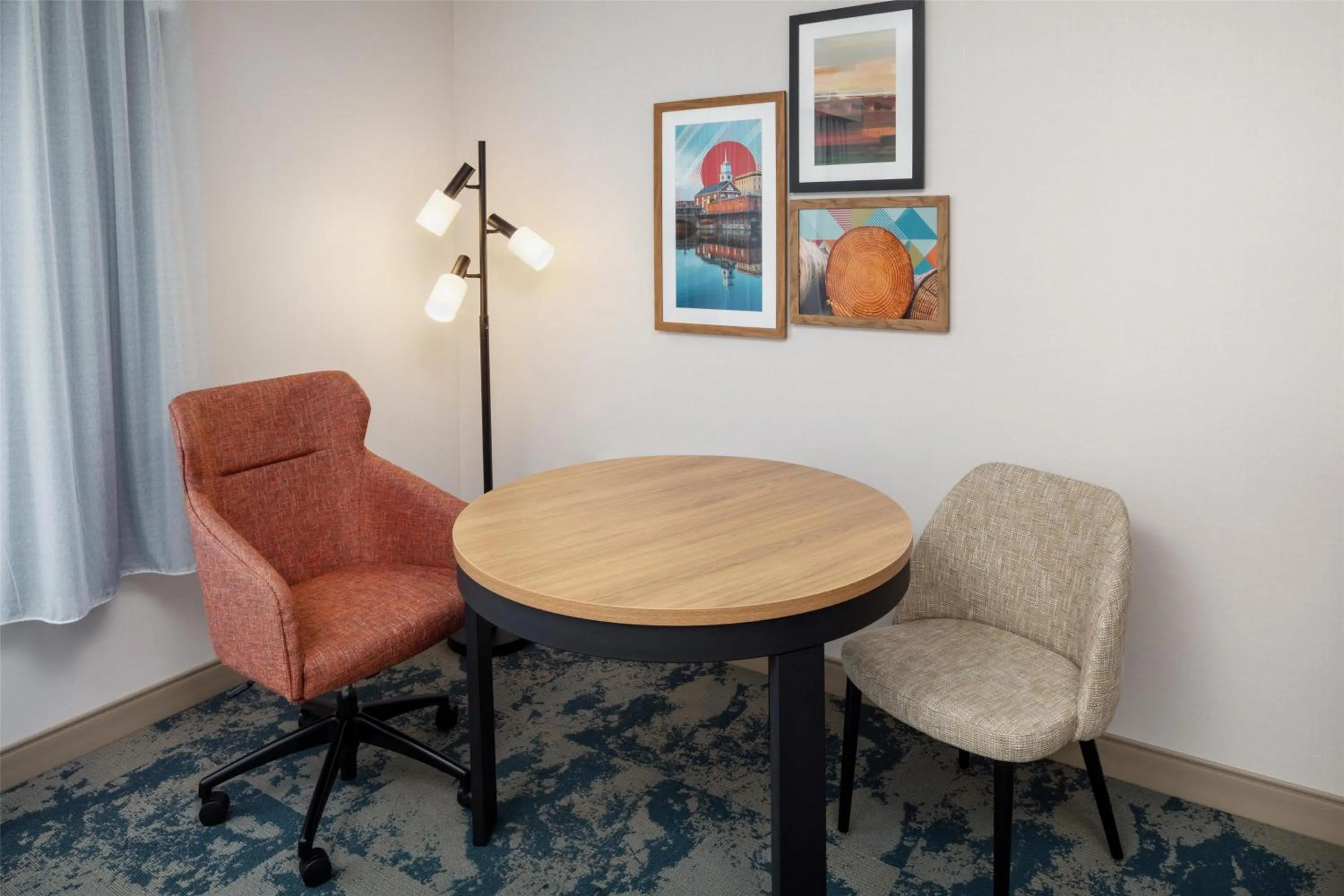Living room in Hampton Inn Nashua