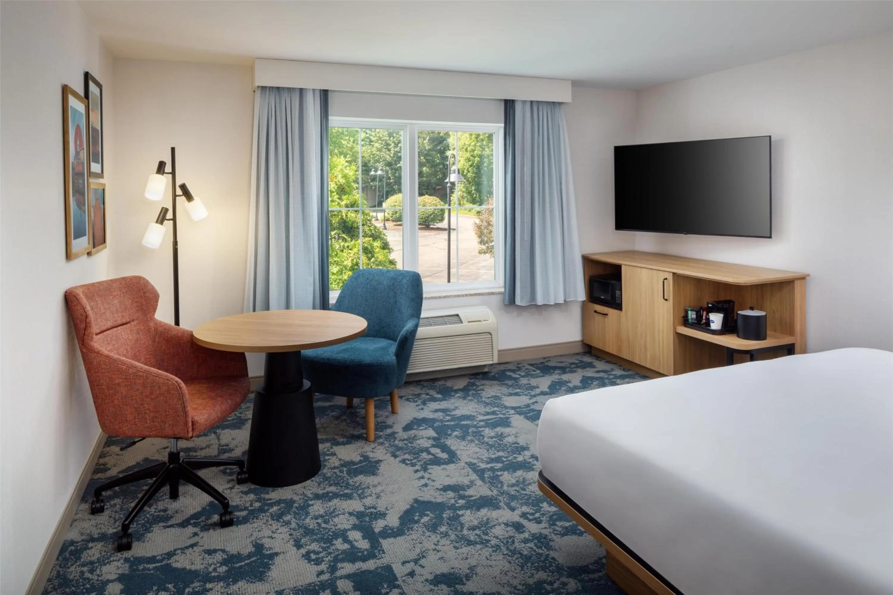 Bed in Hampton Inn Nashua