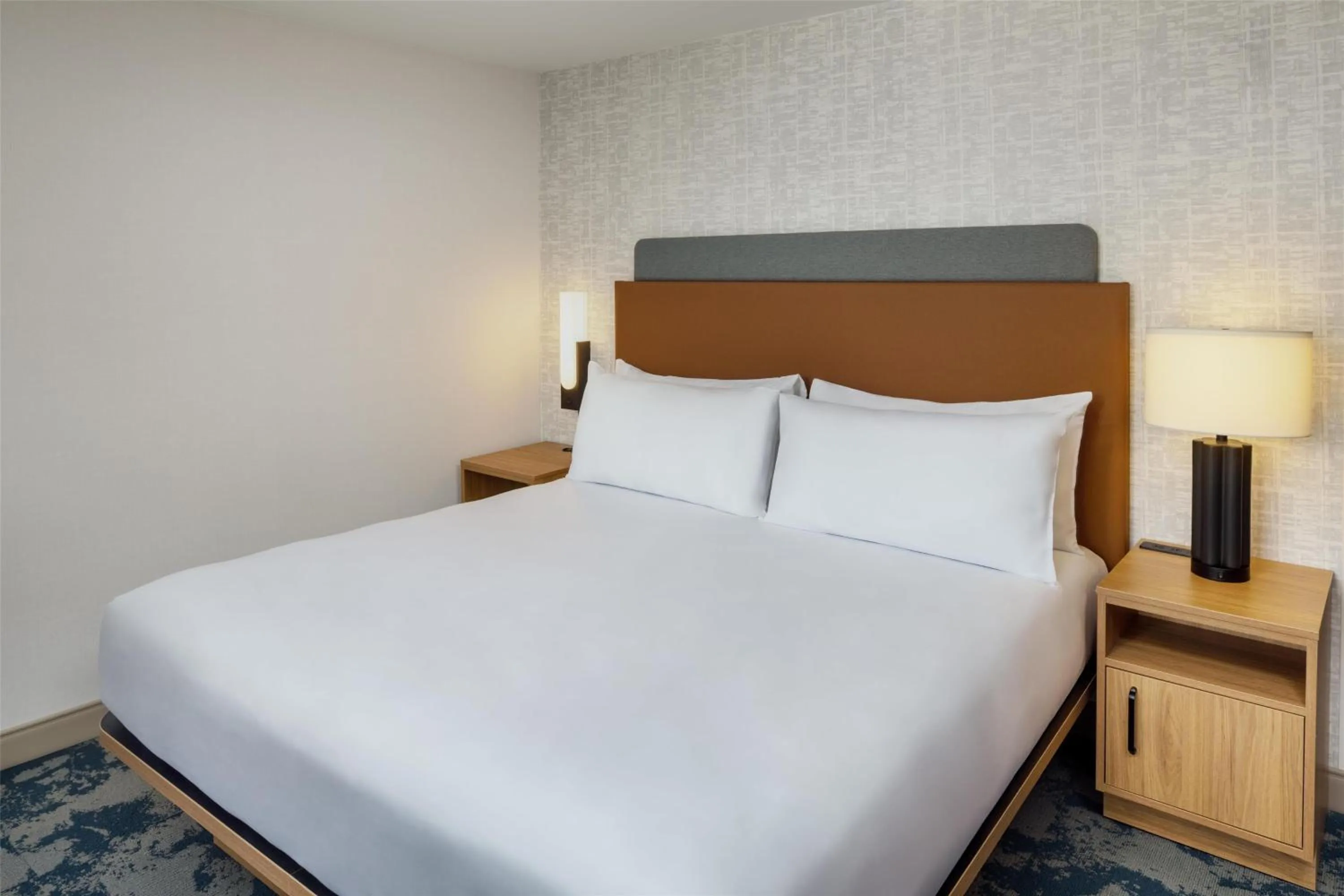 Bed in Hampton Inn Nashua