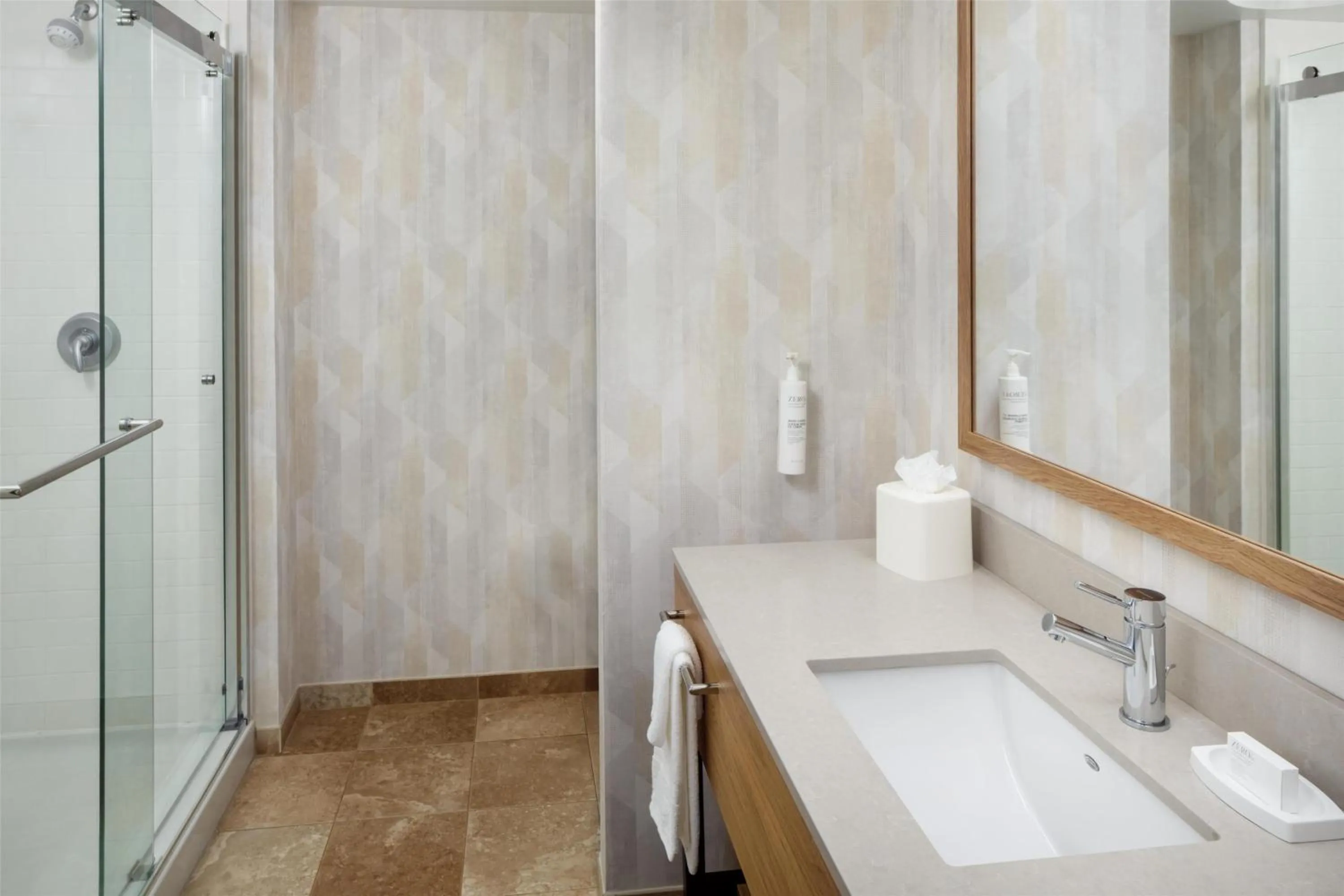 Bathroom in Hampton Inn Nashua