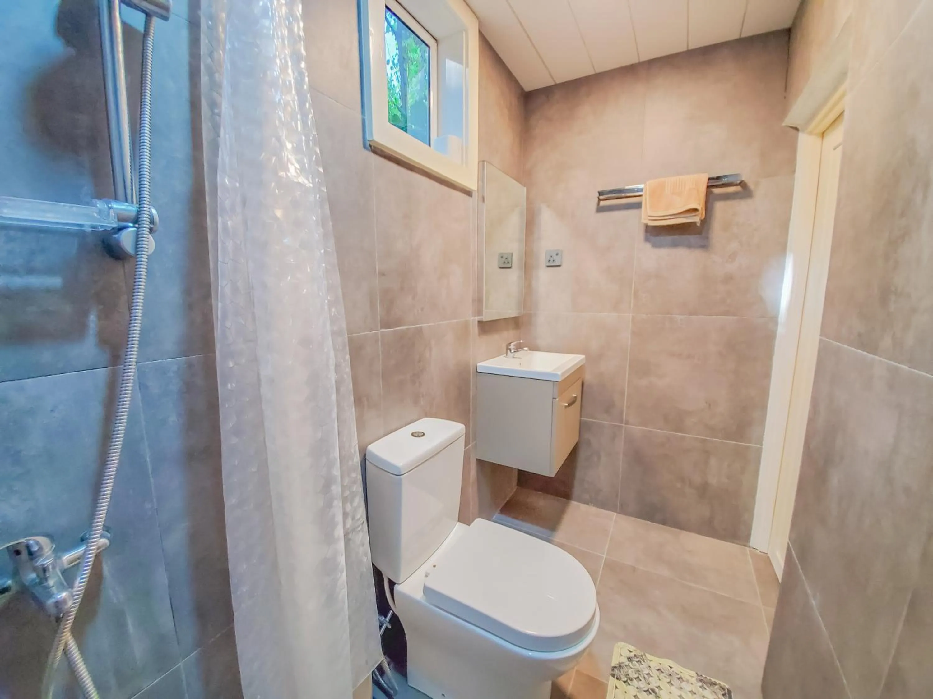 Shower in Dive Villa Thoddoo