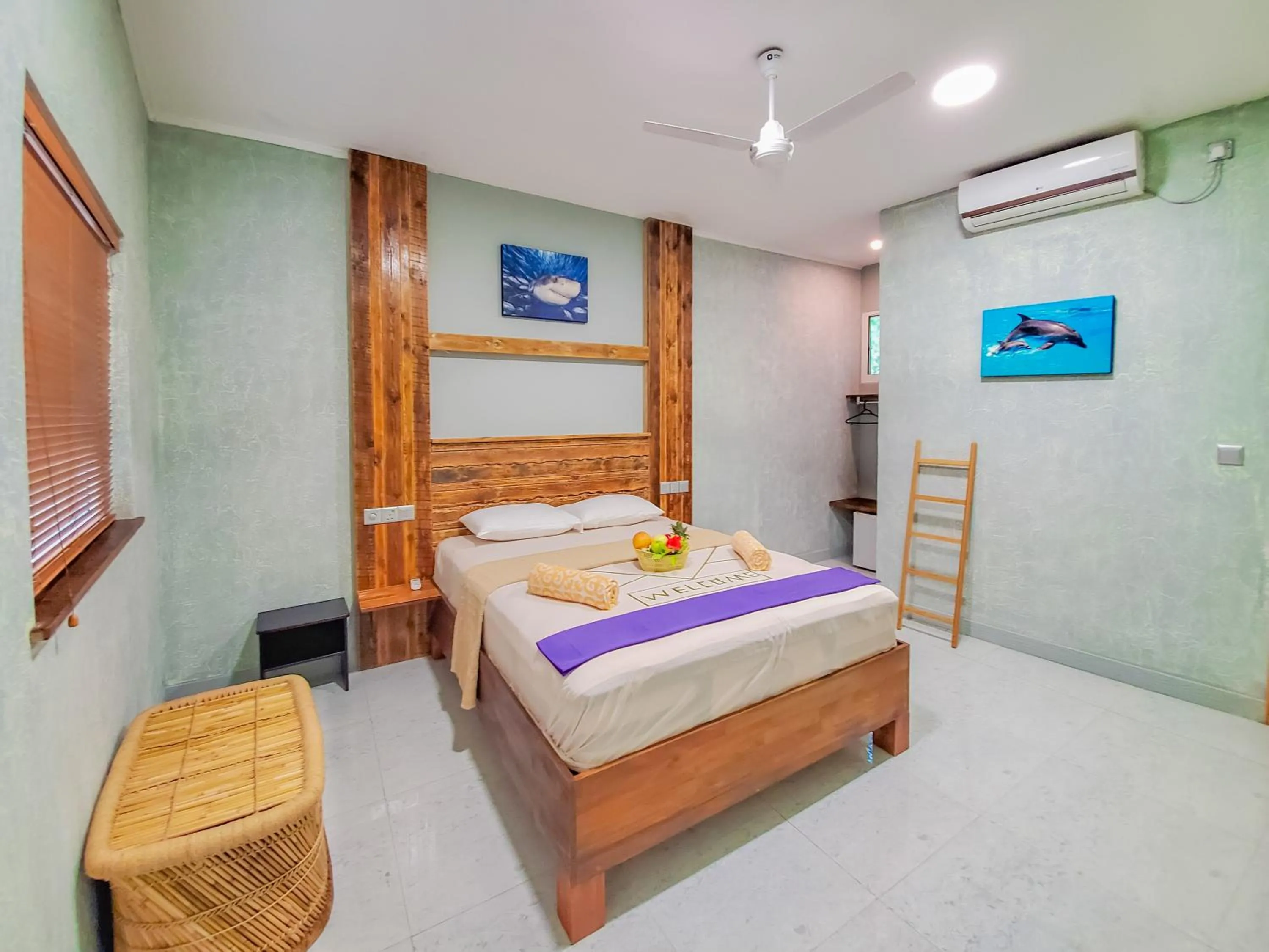 Photo of the whole room, Bed in Dive Villa Thoddoo