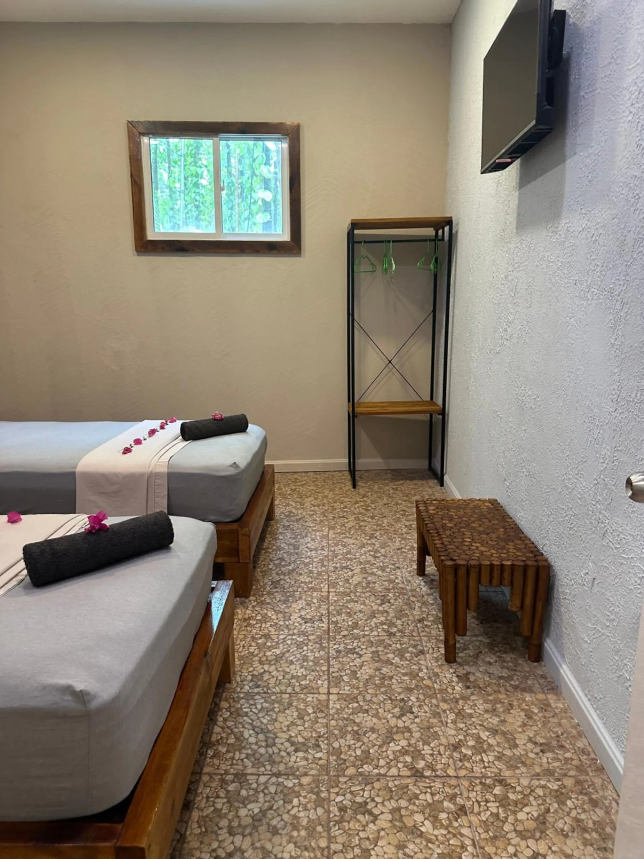 TV and multimedia, Bed in Dive Villa Thoddoo