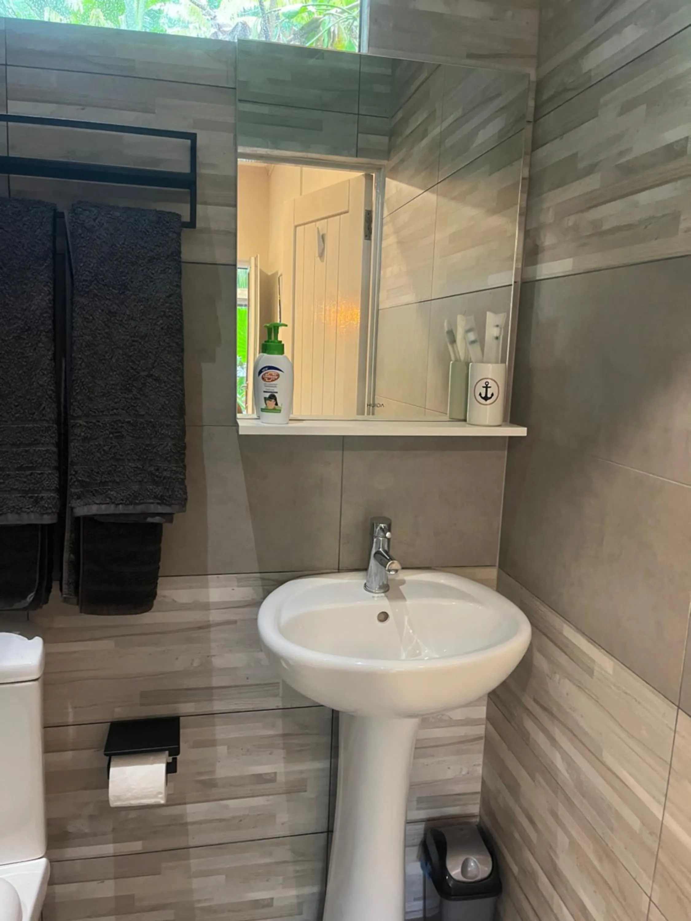 Shower in Dive Villa Thoddoo