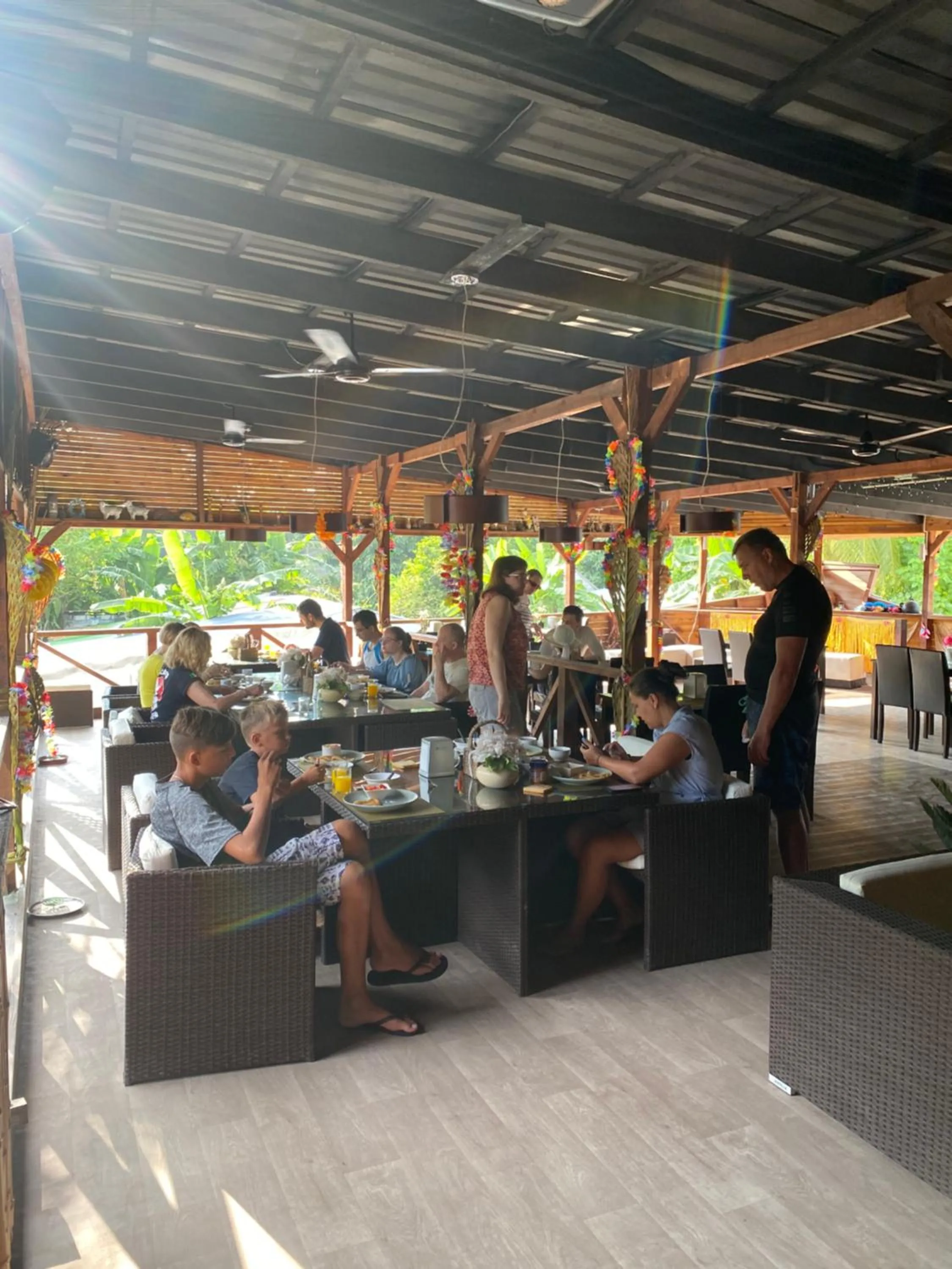 Restaurant/places to eat in Dive Villa Thoddoo