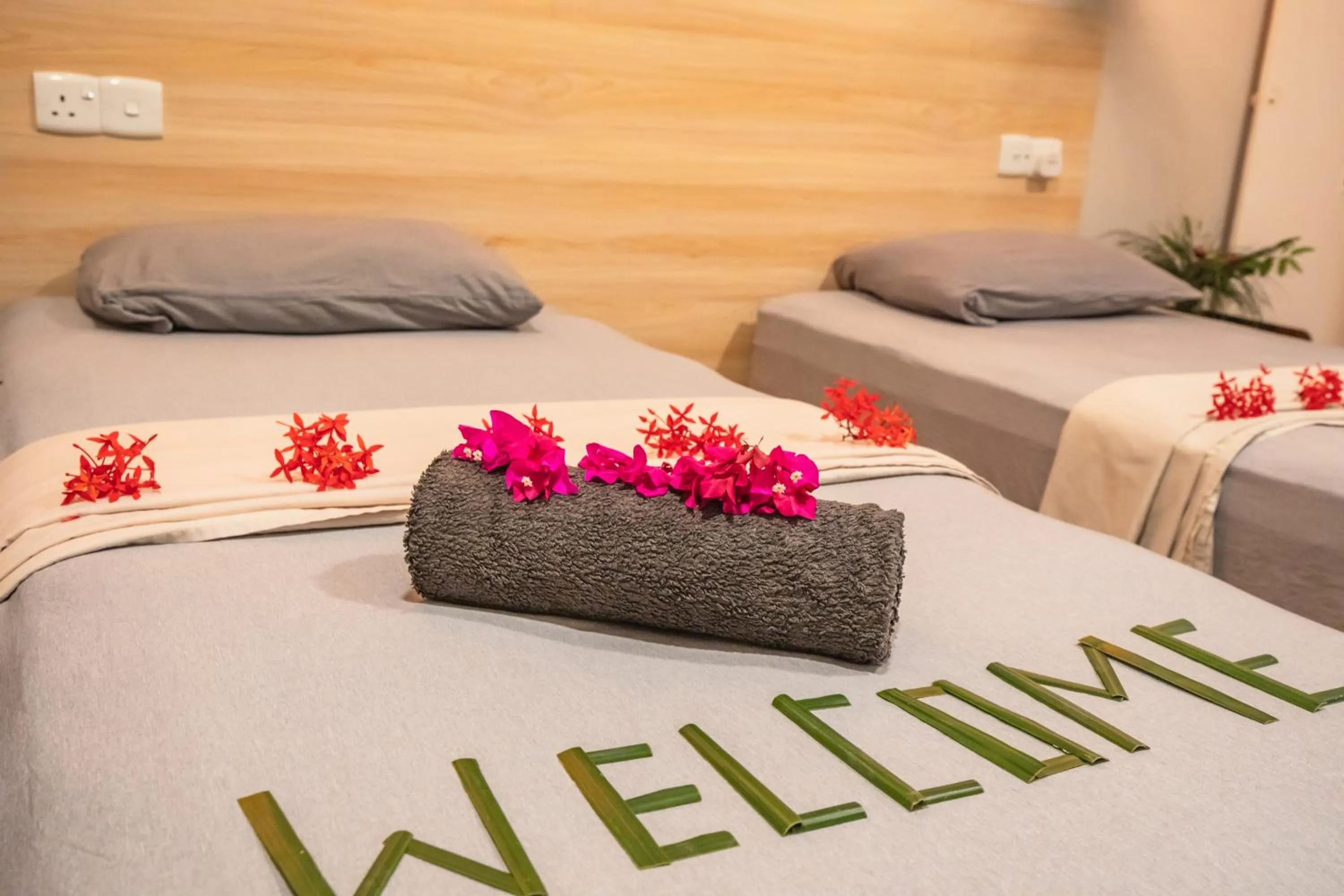 Property building, Bed in Dive Villa Thoddoo