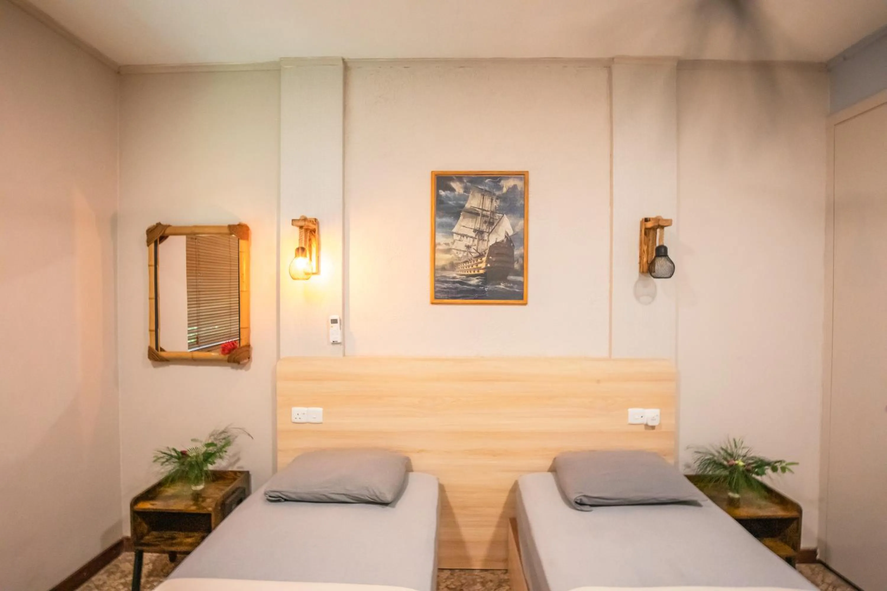 Property building, Bed in Dive Villa Thoddoo